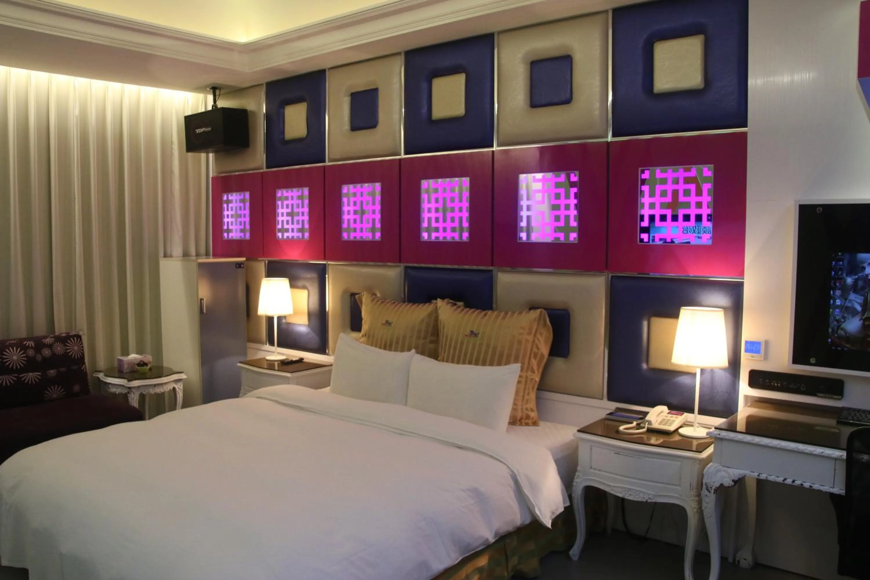 Bed in Kai-Hong Motel