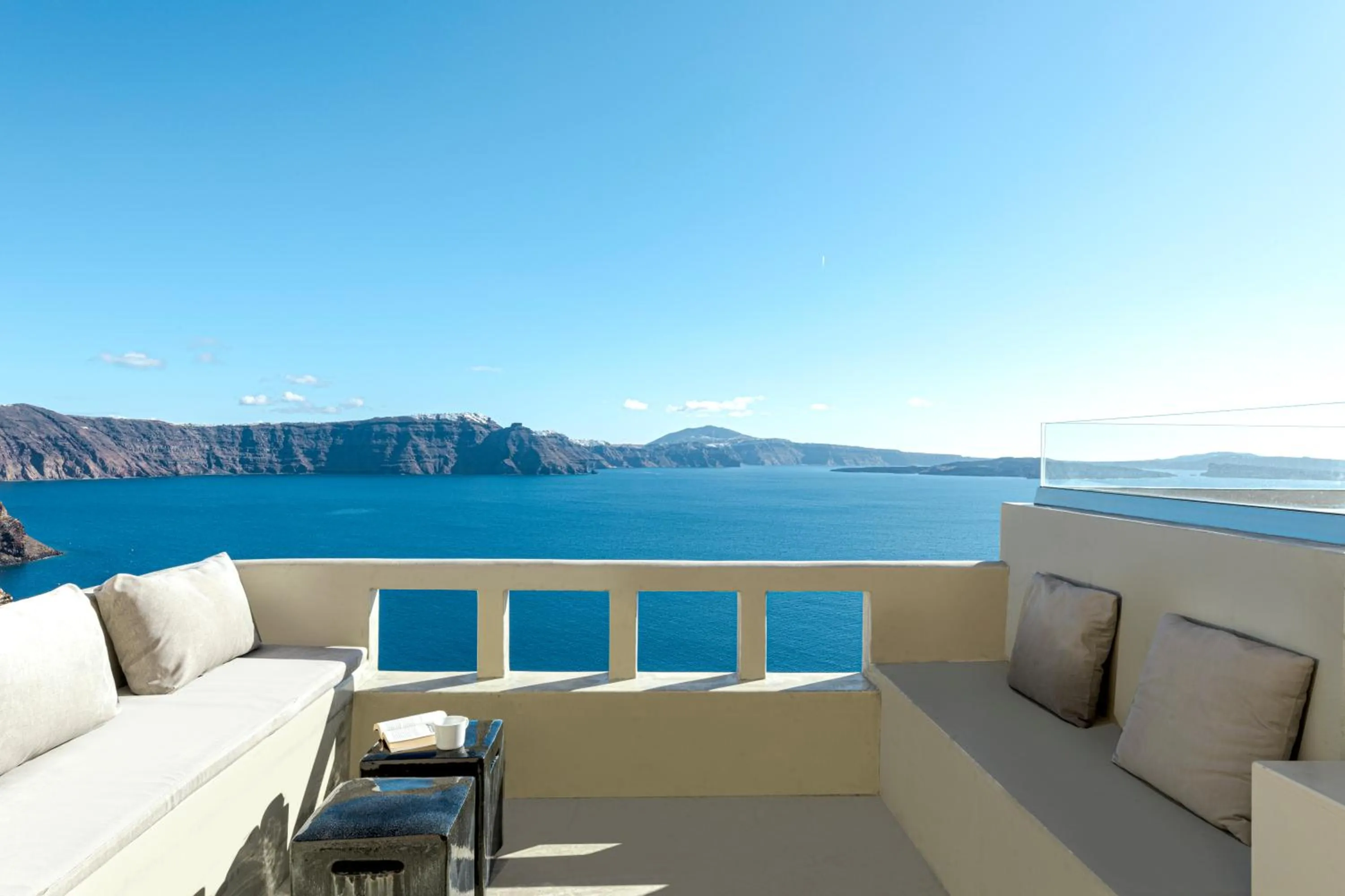 Day in Caldera Houses Oia