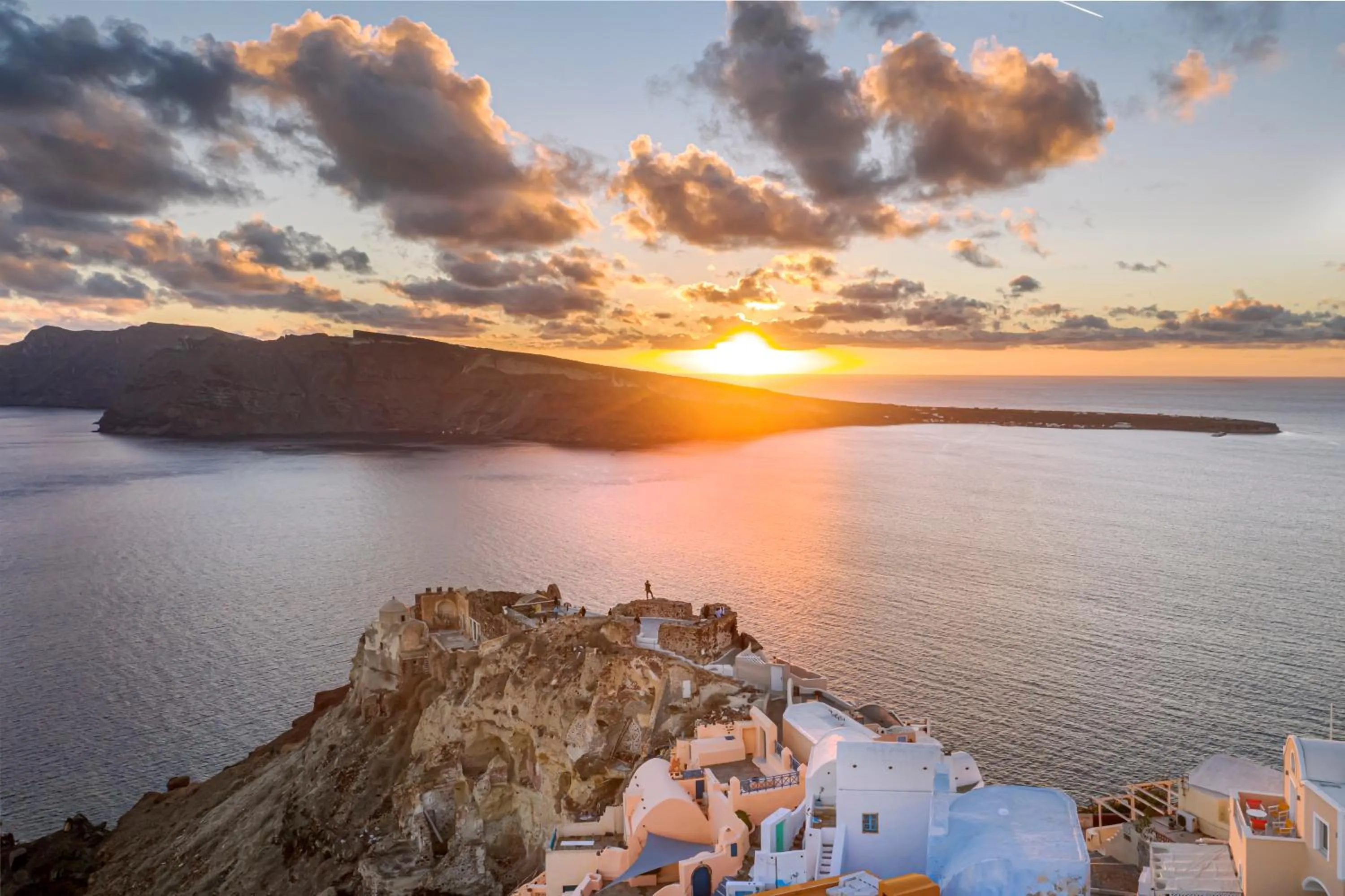 Bird's eye view in Caldera Houses Oia