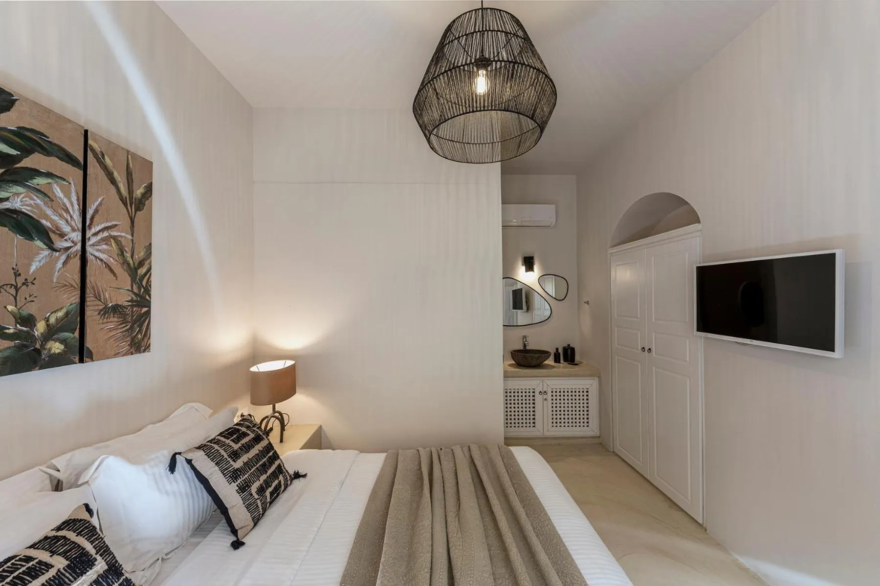 Bed in Caldera Houses Oia