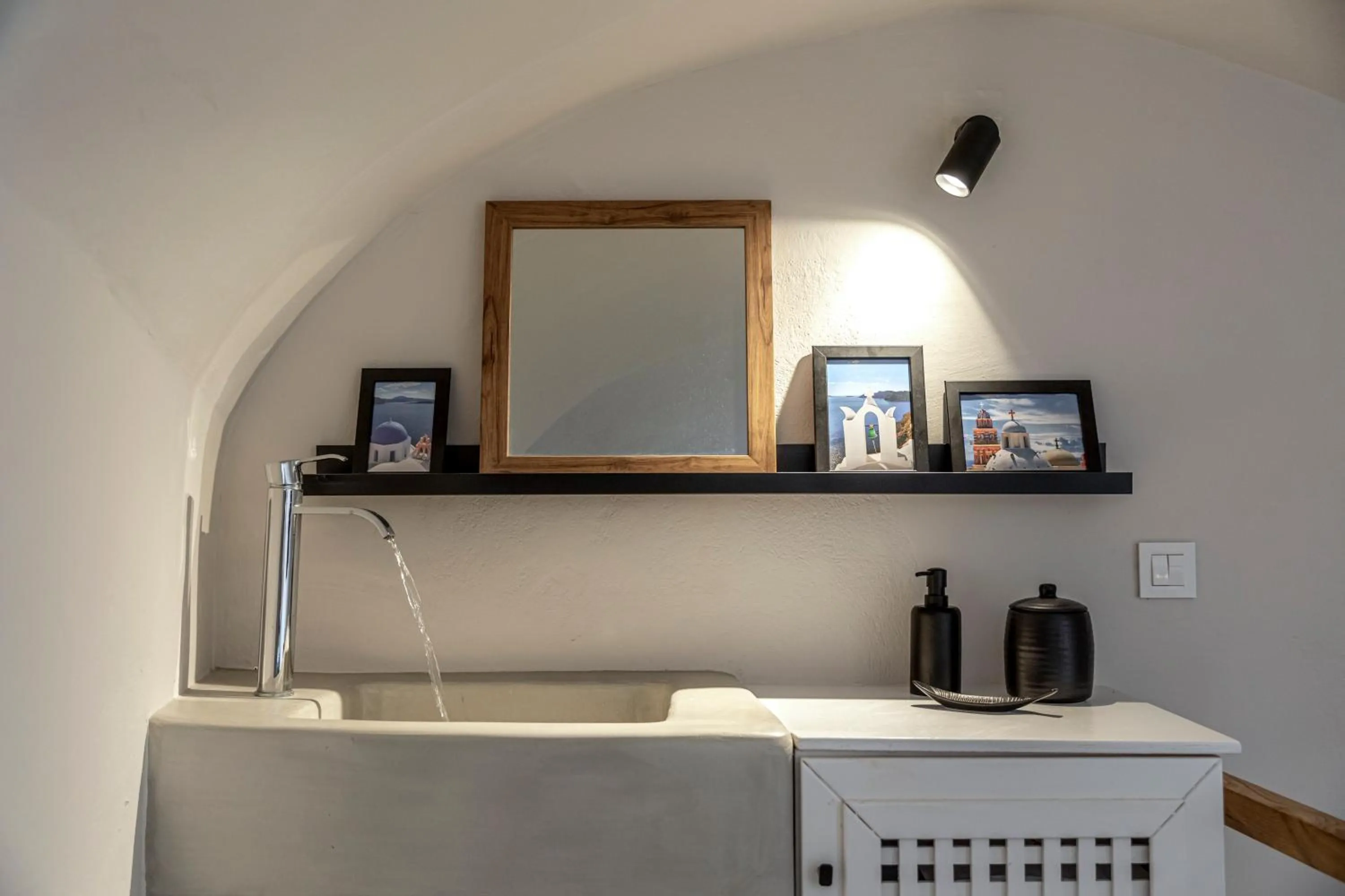 Bathroom in Caldera Houses Oia