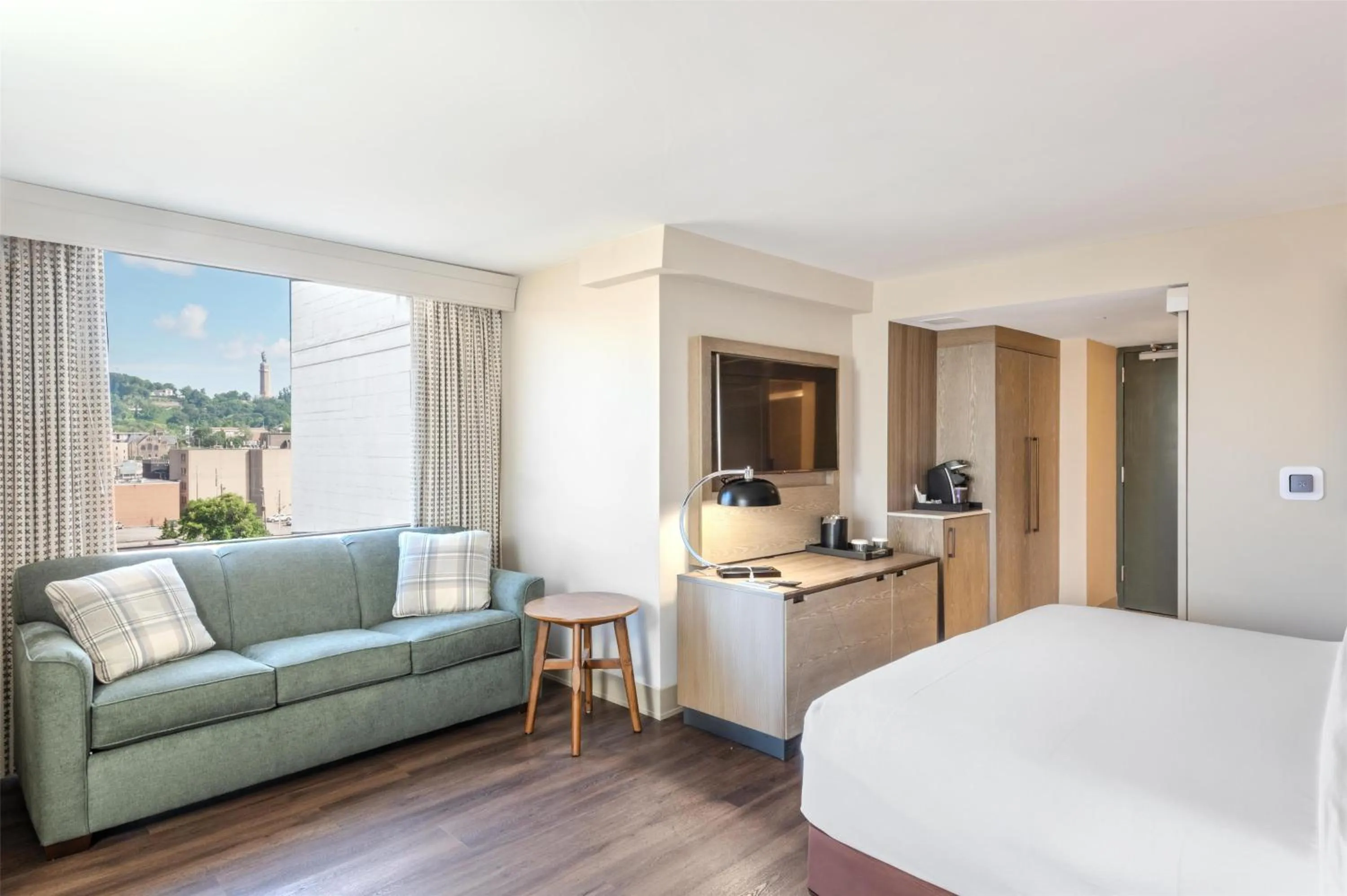 Living room, Bed in Hilton Birmingham Downtown at UAB