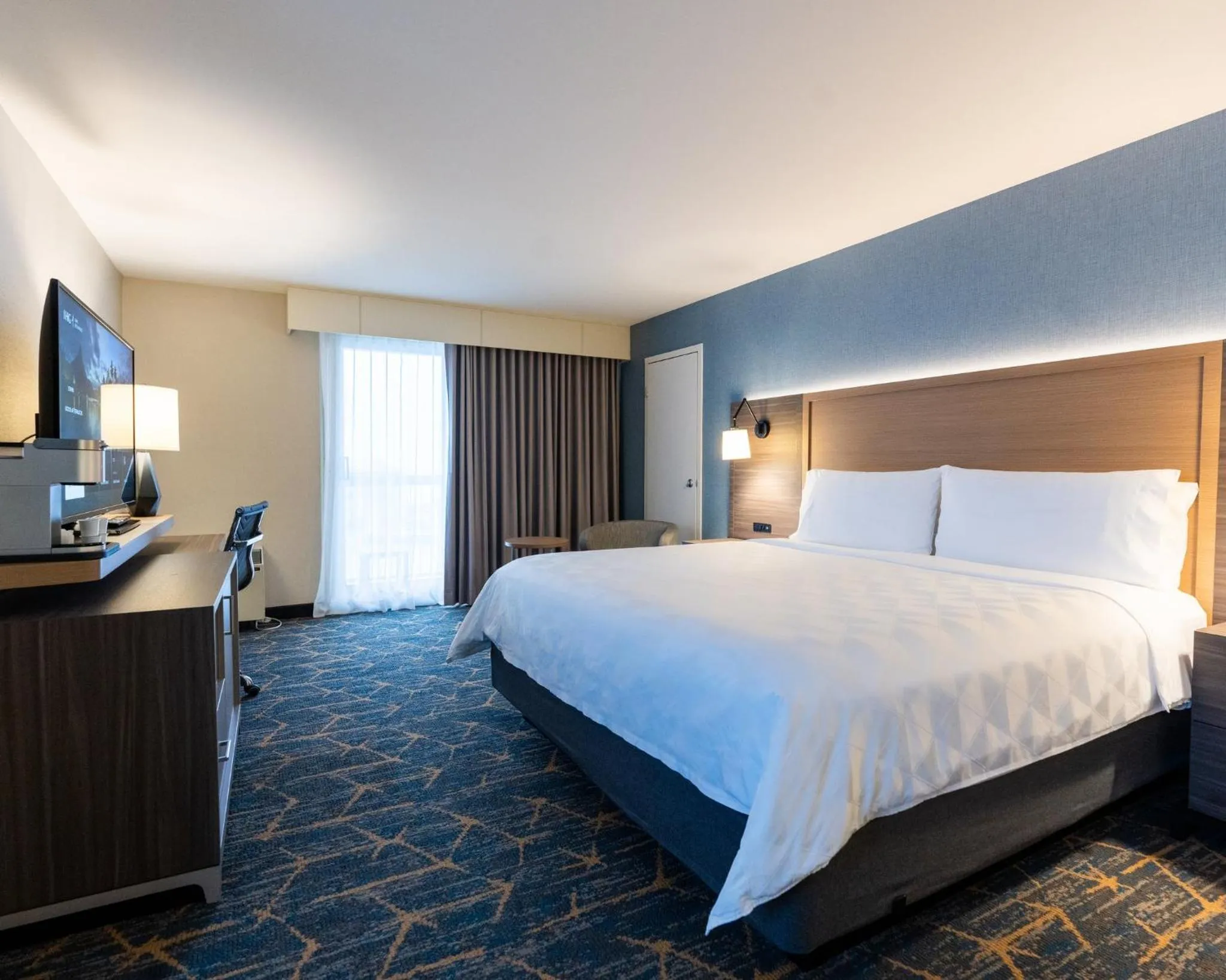 Photo of the whole room, Bed in Holiday Inn Kingston - Waterfront by IHG