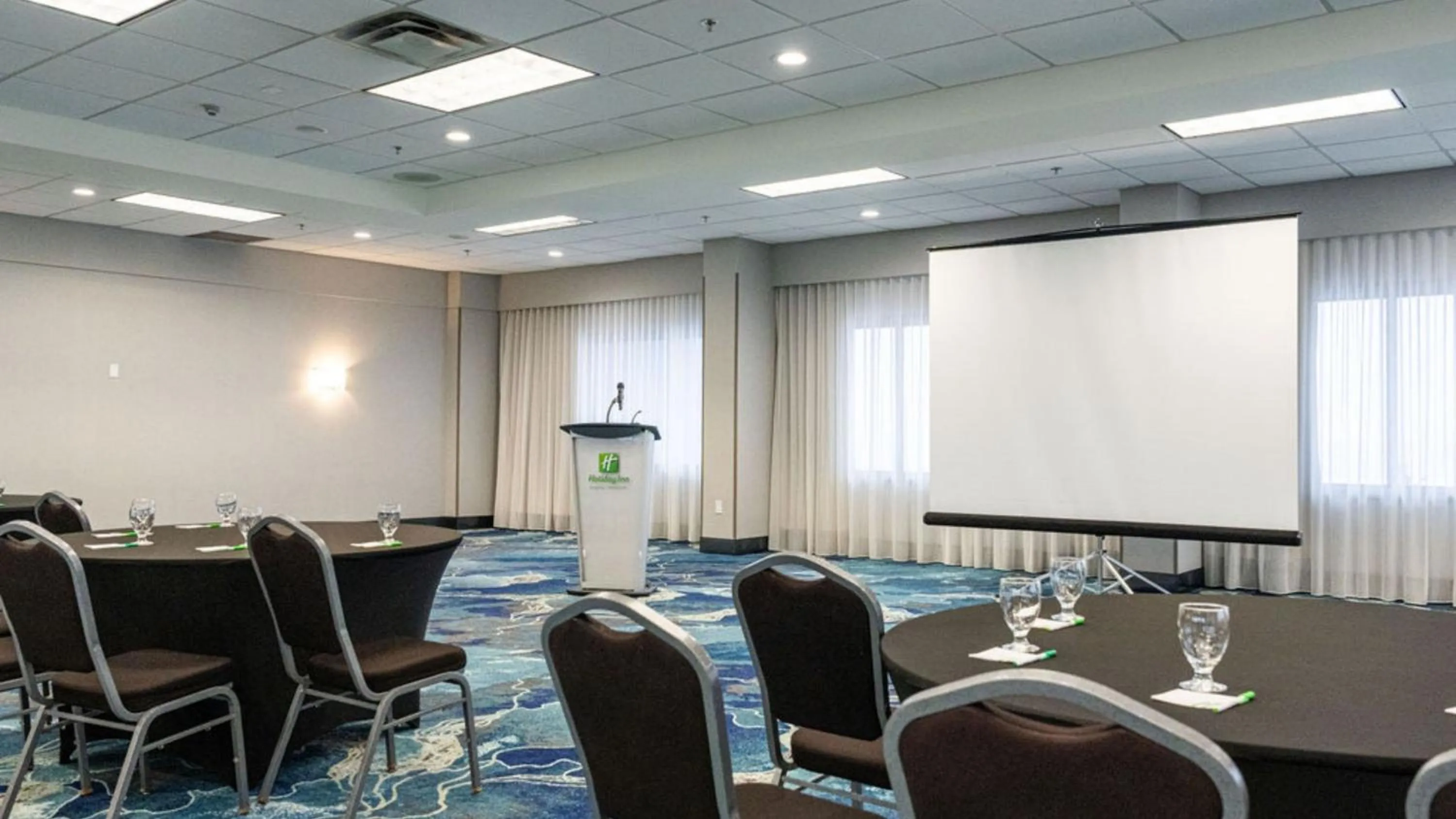 Meeting/conference room in Holiday Inn Kingston - Waterfront by IHG