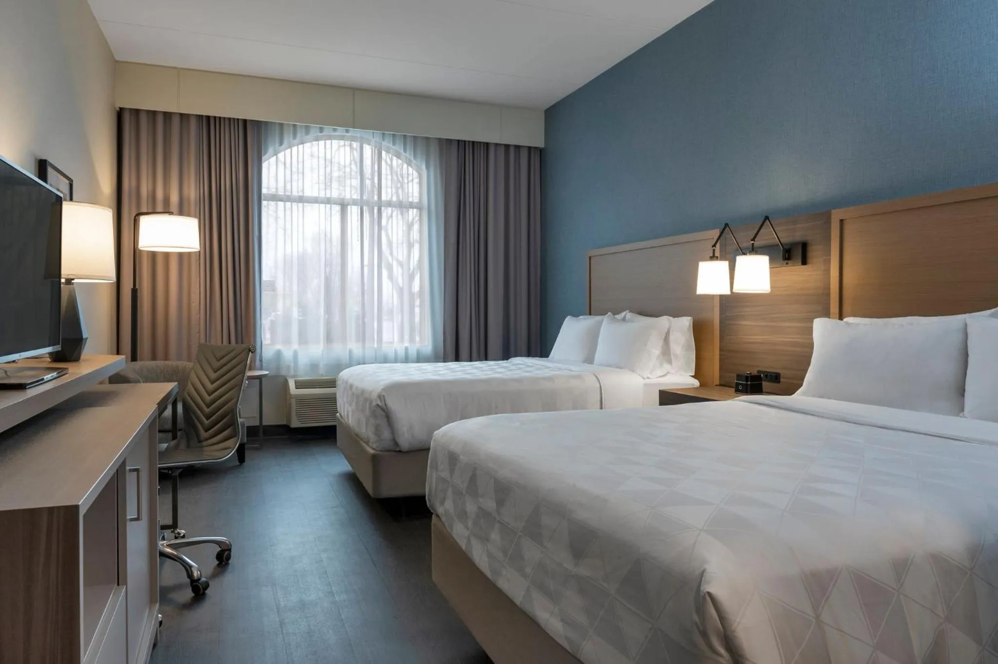 Photo of the whole room, Bed in Holiday Inn Kingston - Waterfront by IHG