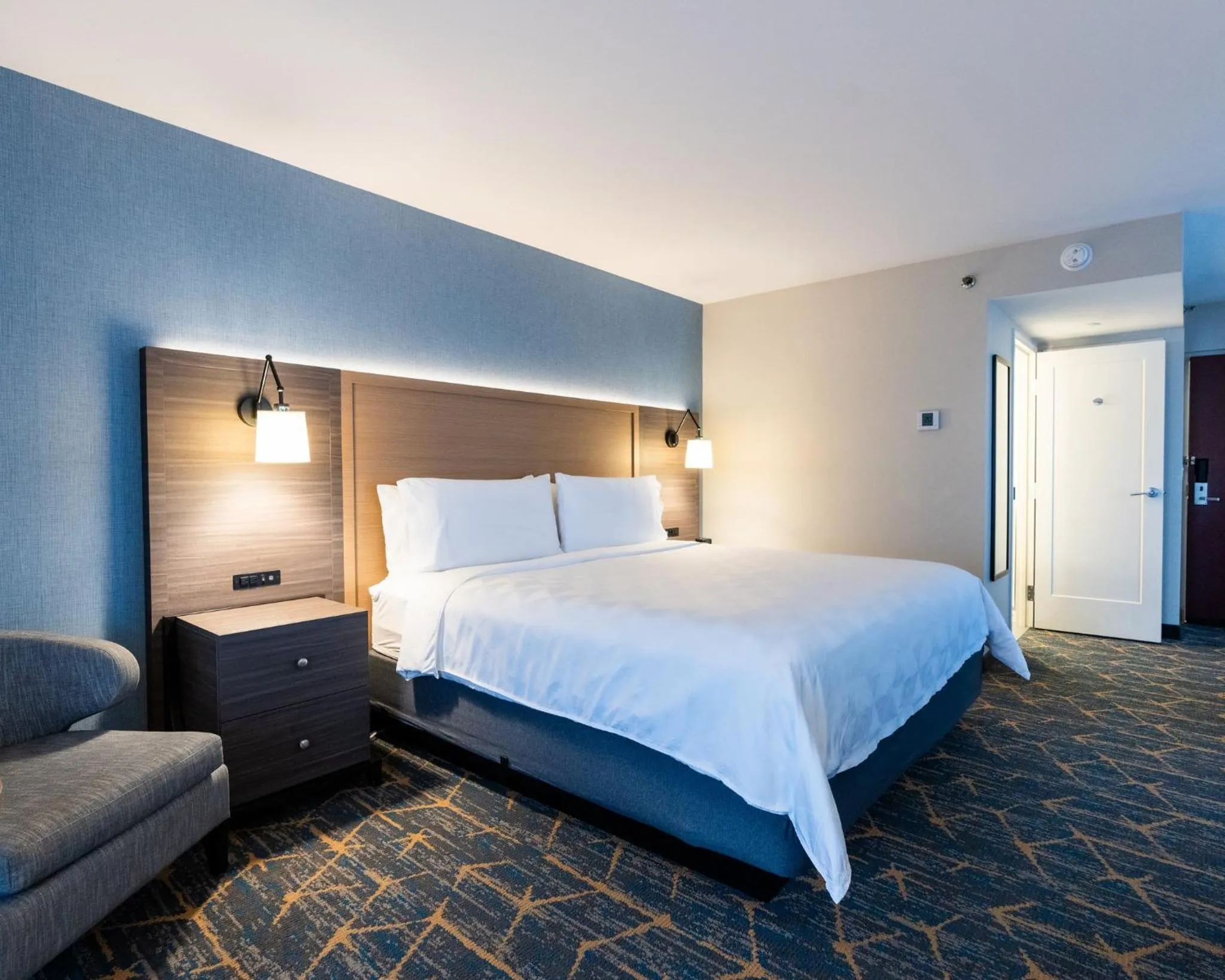 Photo of the whole room, Bed in Holiday Inn Kingston - Waterfront by IHG