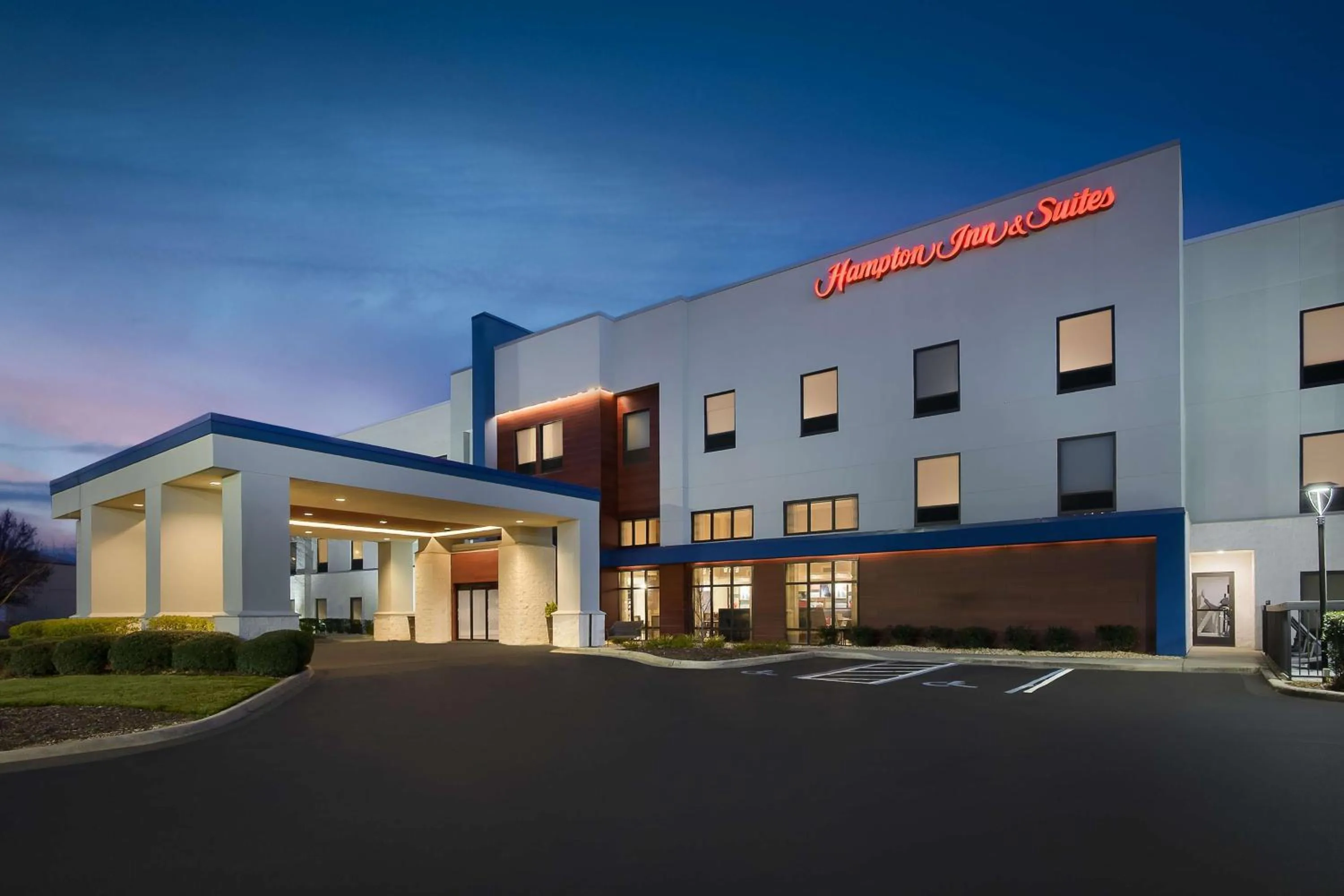 Property building in Hampton Inn & Suites Birmingham-Pelham - I-65