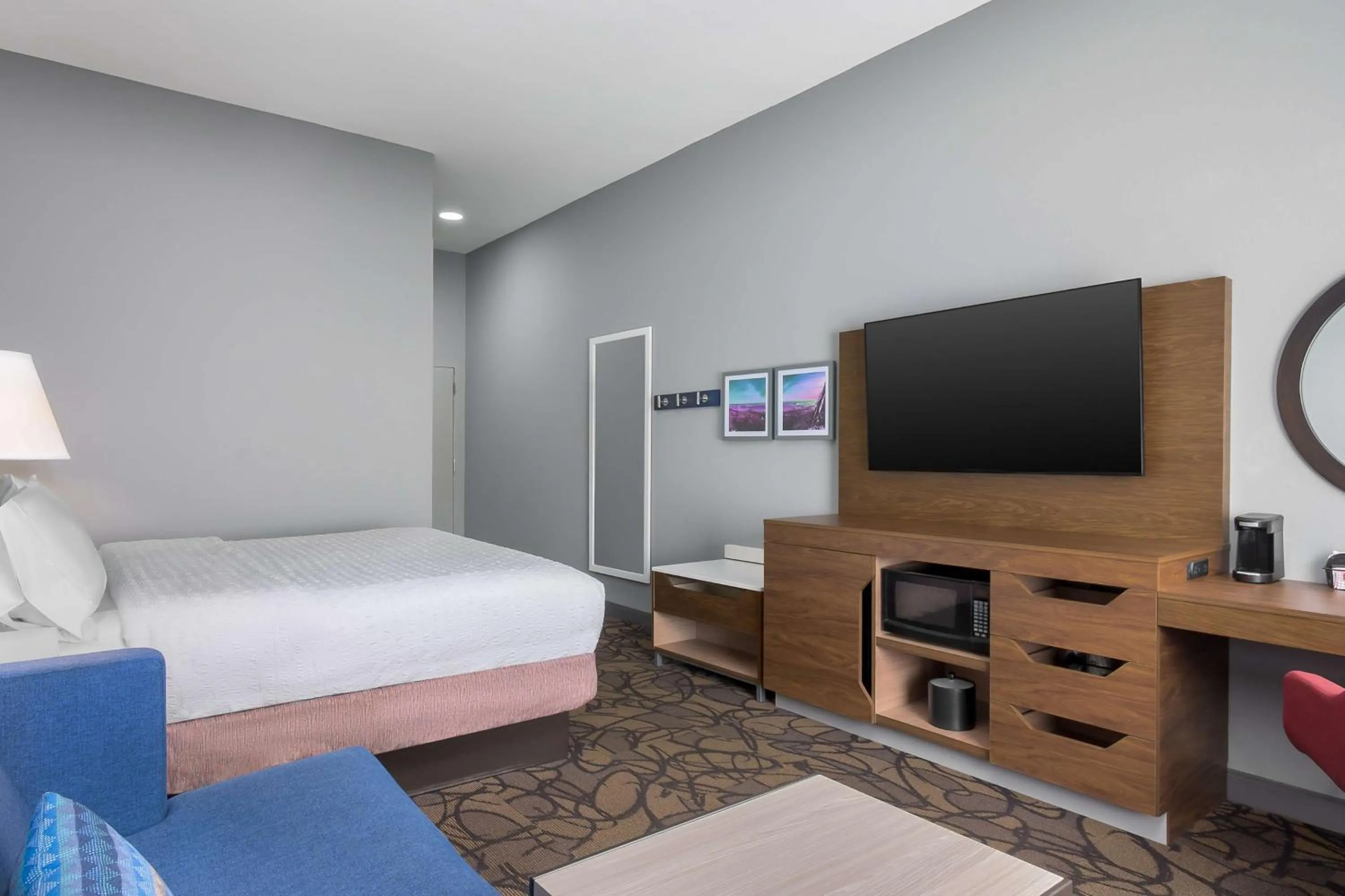 Bed in Hampton Inn & Suites Birmingham-Pelham - I-65