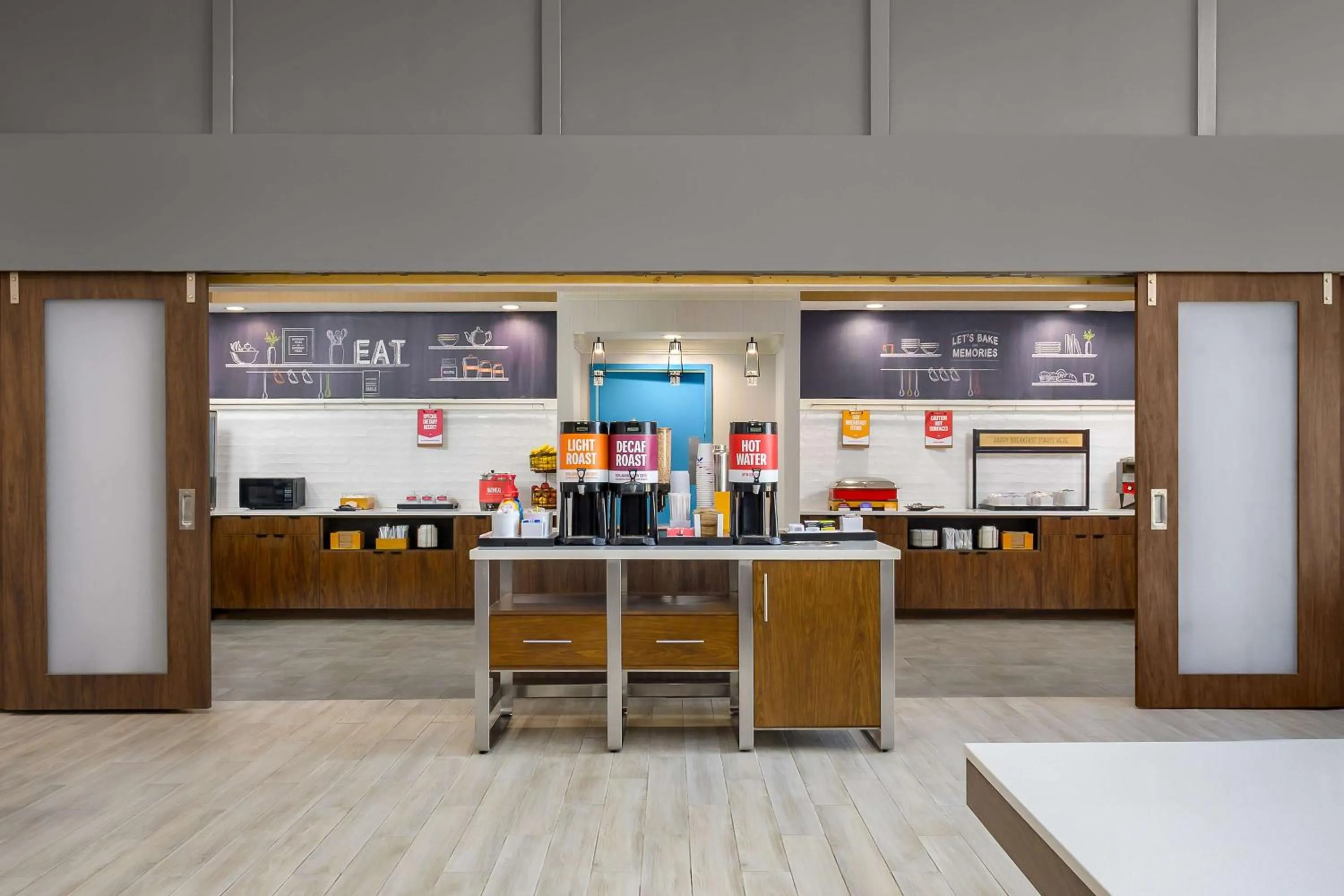 Breakfast in Hampton Inn & Suites Birmingham-Pelham - I-65