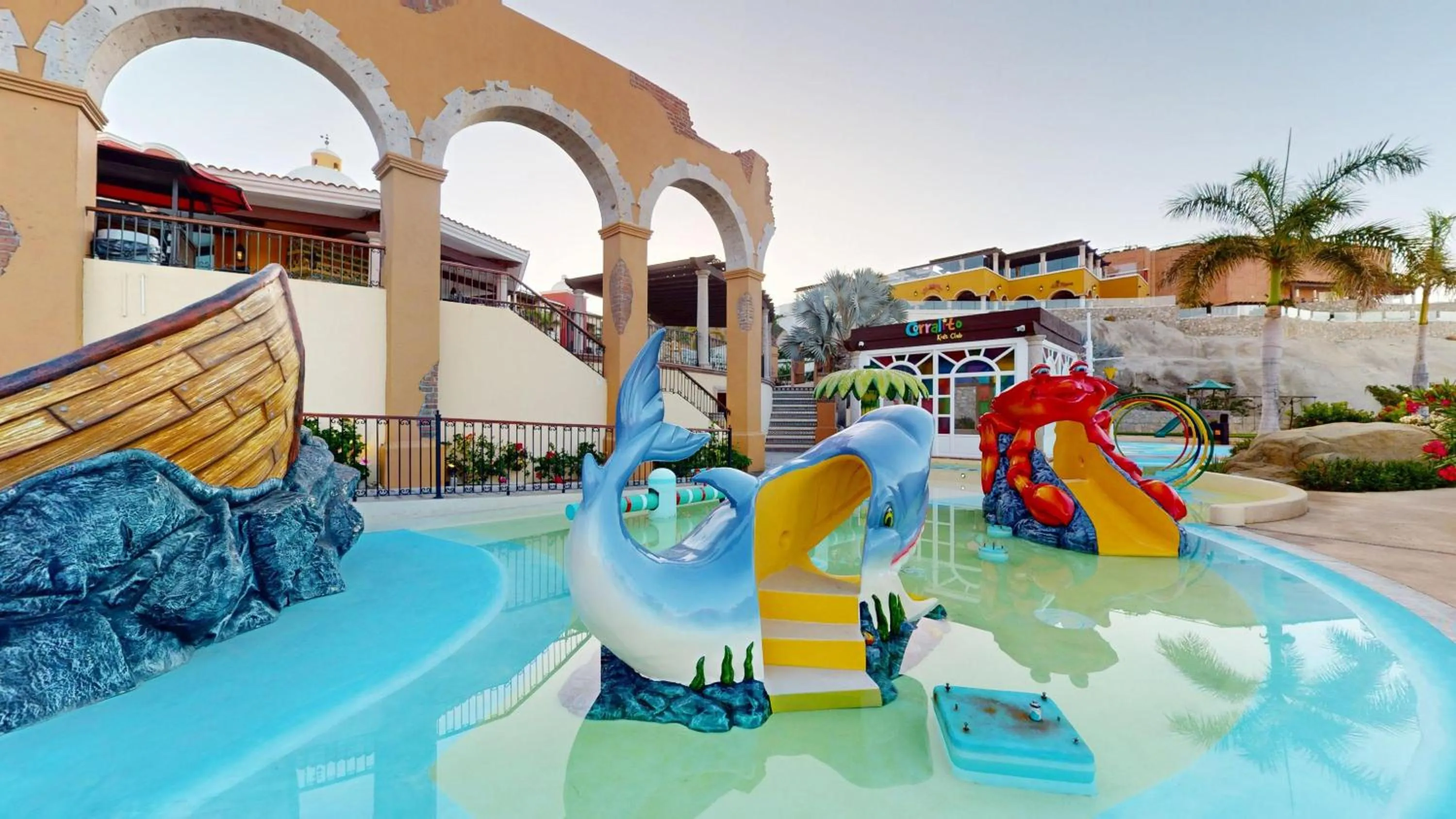 Swimming pool in Hacienda Encantada Resort & Spa