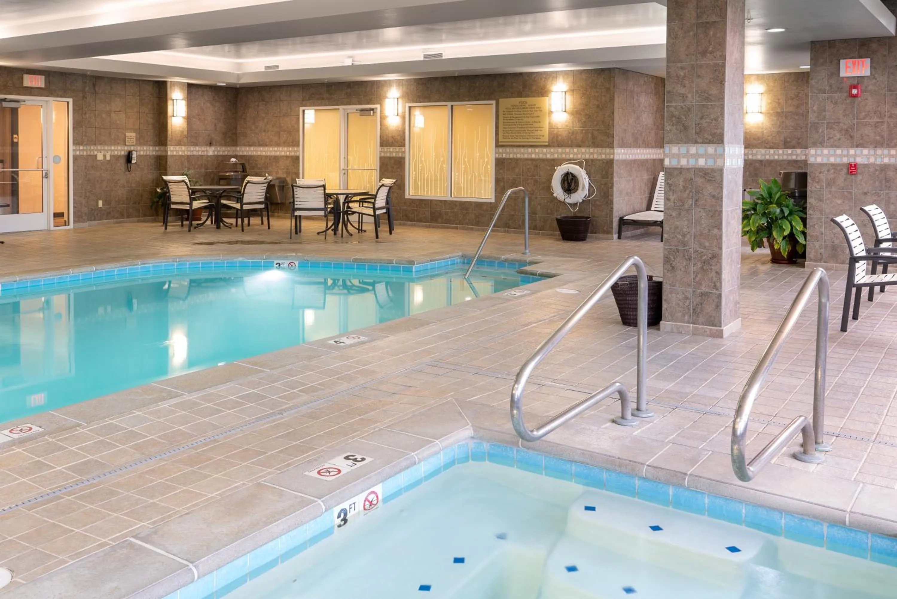 Swimming pool in Hilton Garden Inn Billings