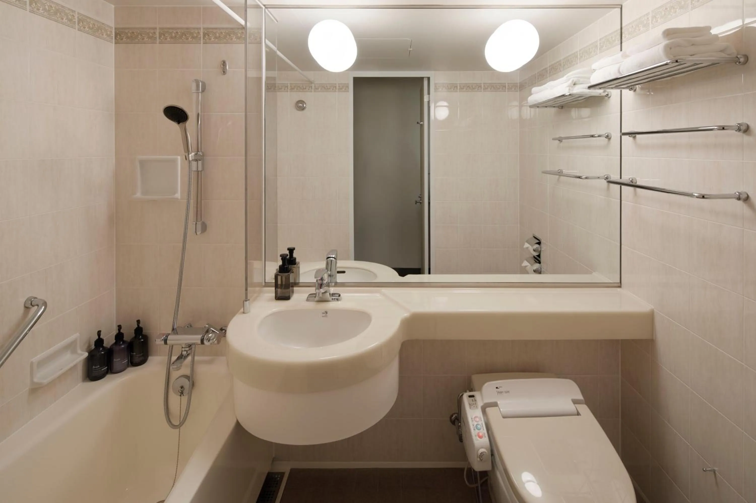 Shower in The Mark Grand Hotel