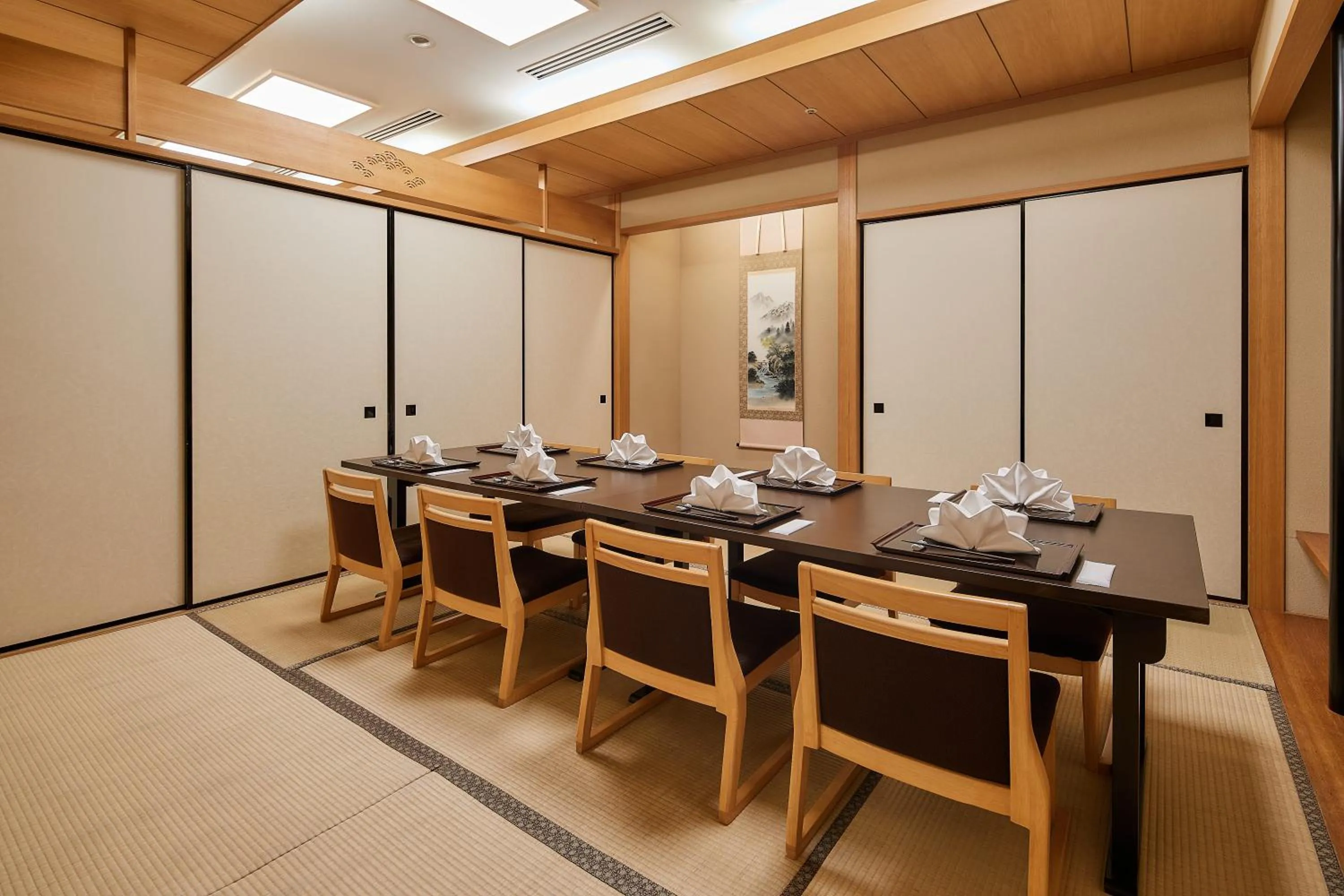 Restaurant/places to eat in The Mark Grand Hotel