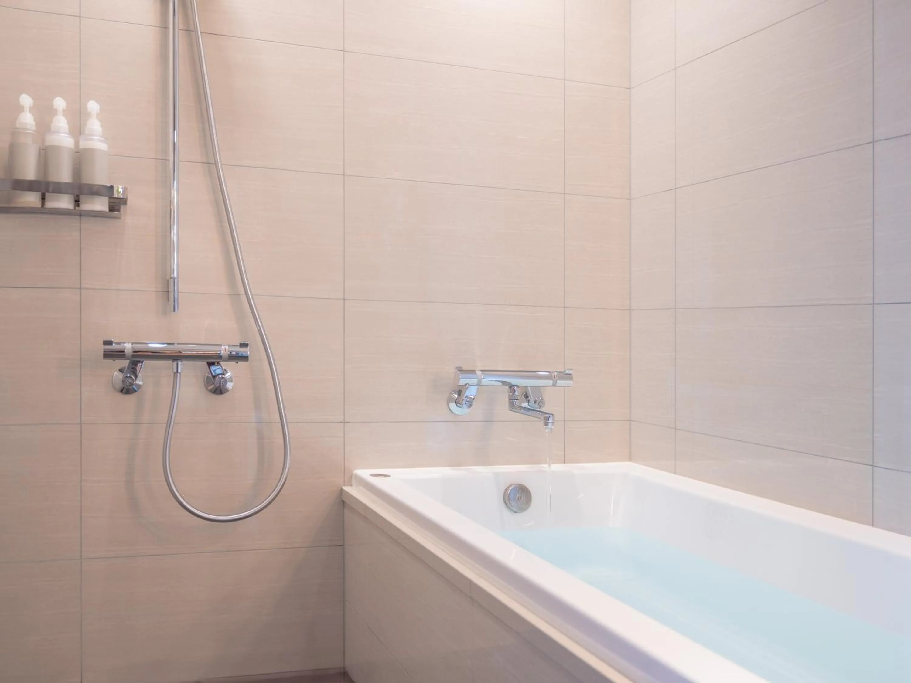 Shower in The Mark Grand Hotel