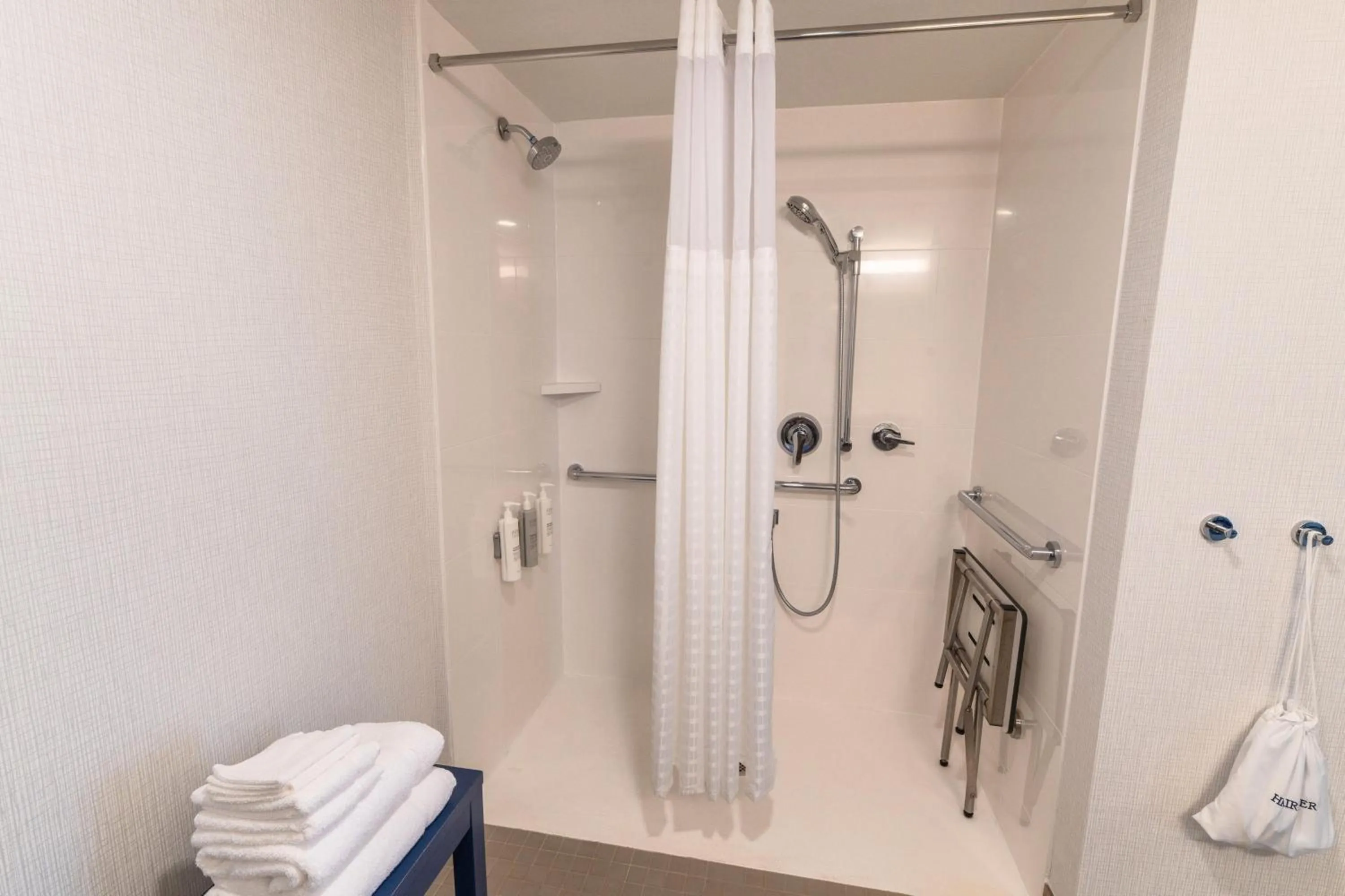 Bathroom in Hampton Inn Jasper, AL