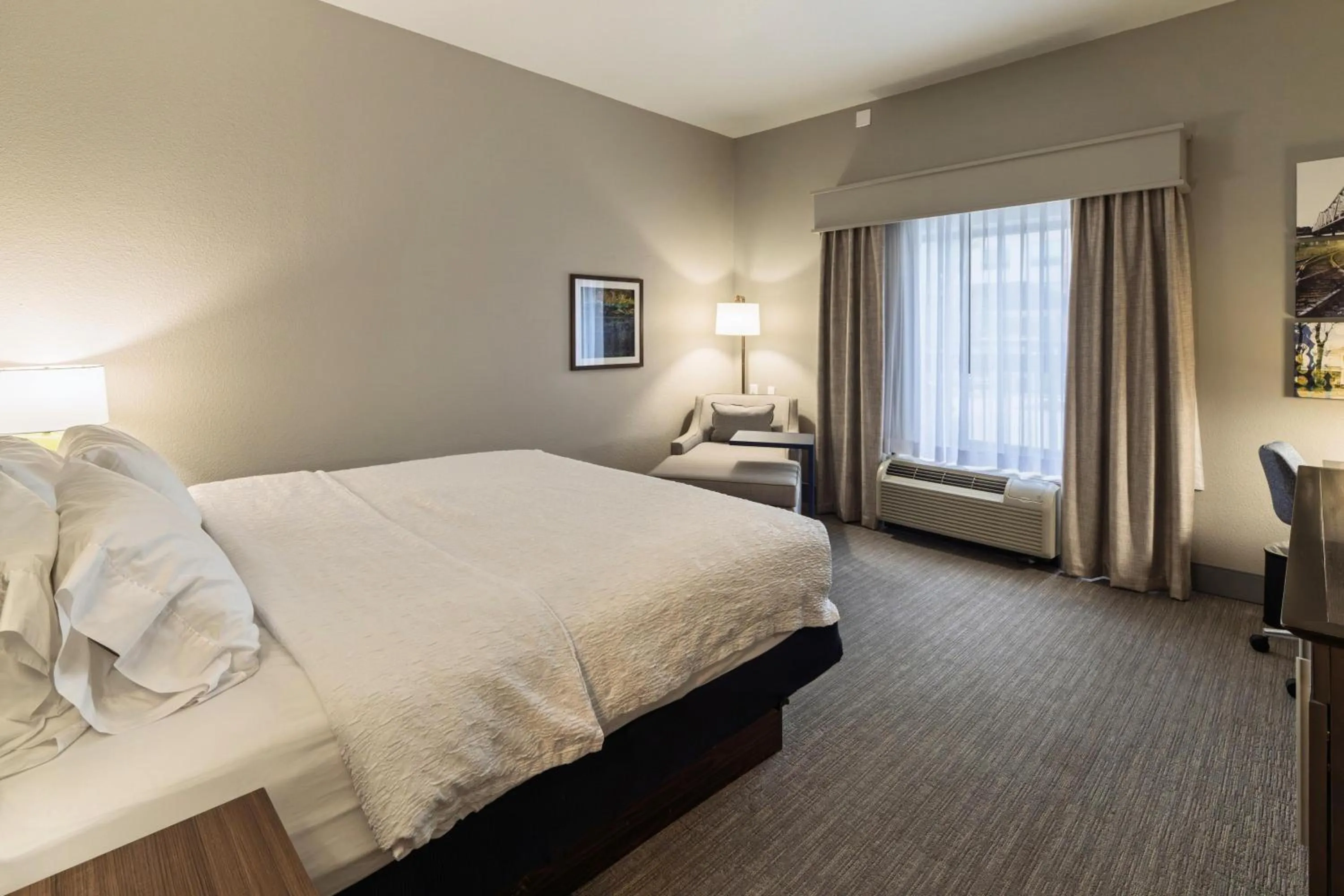 Bed in Hampton Inn Jasper, AL