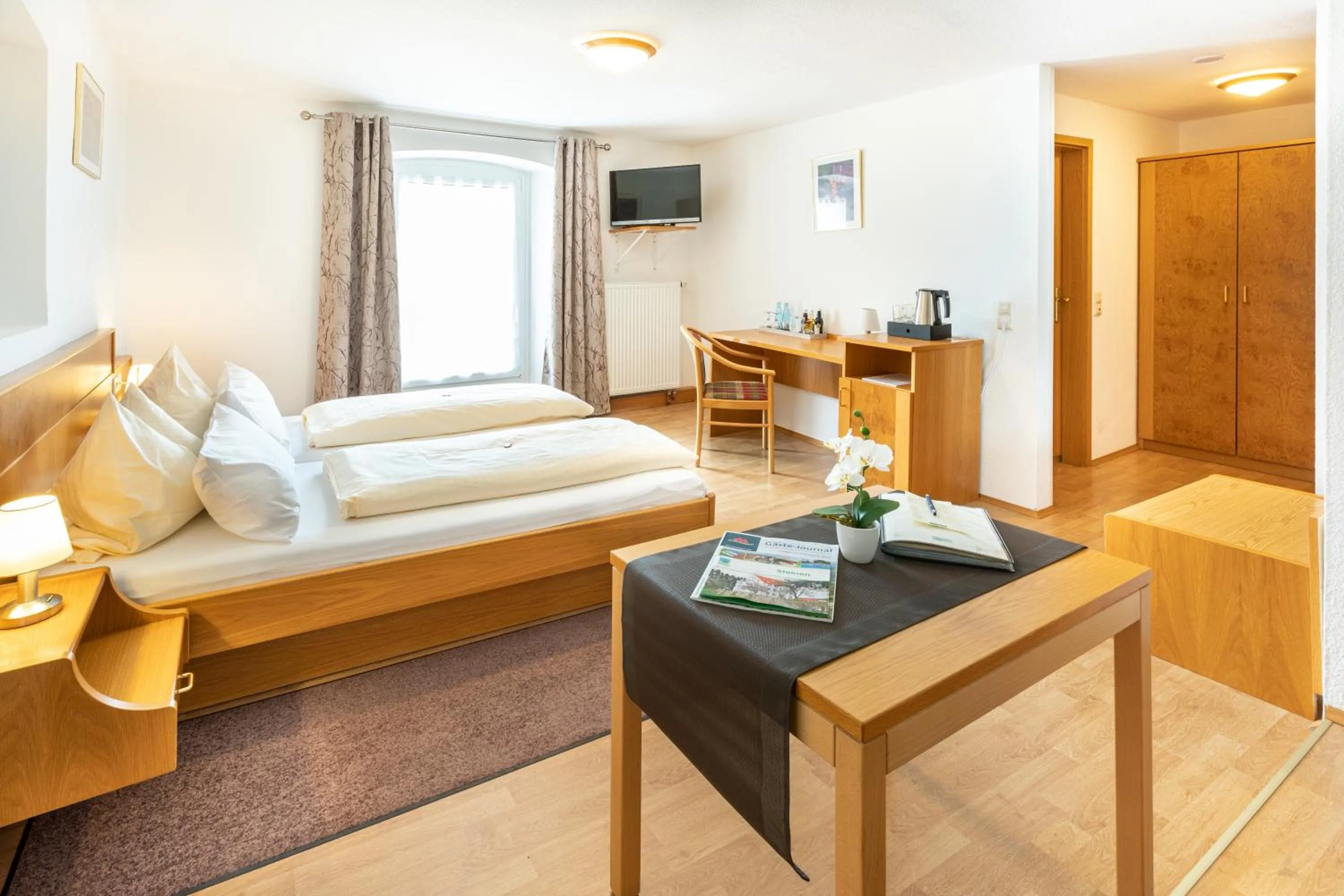 Bed in Hotel Landgasthof zum Pflug