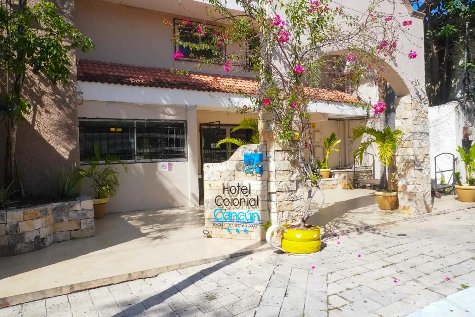 Facade/entrance in Hotel Colonial Cancun