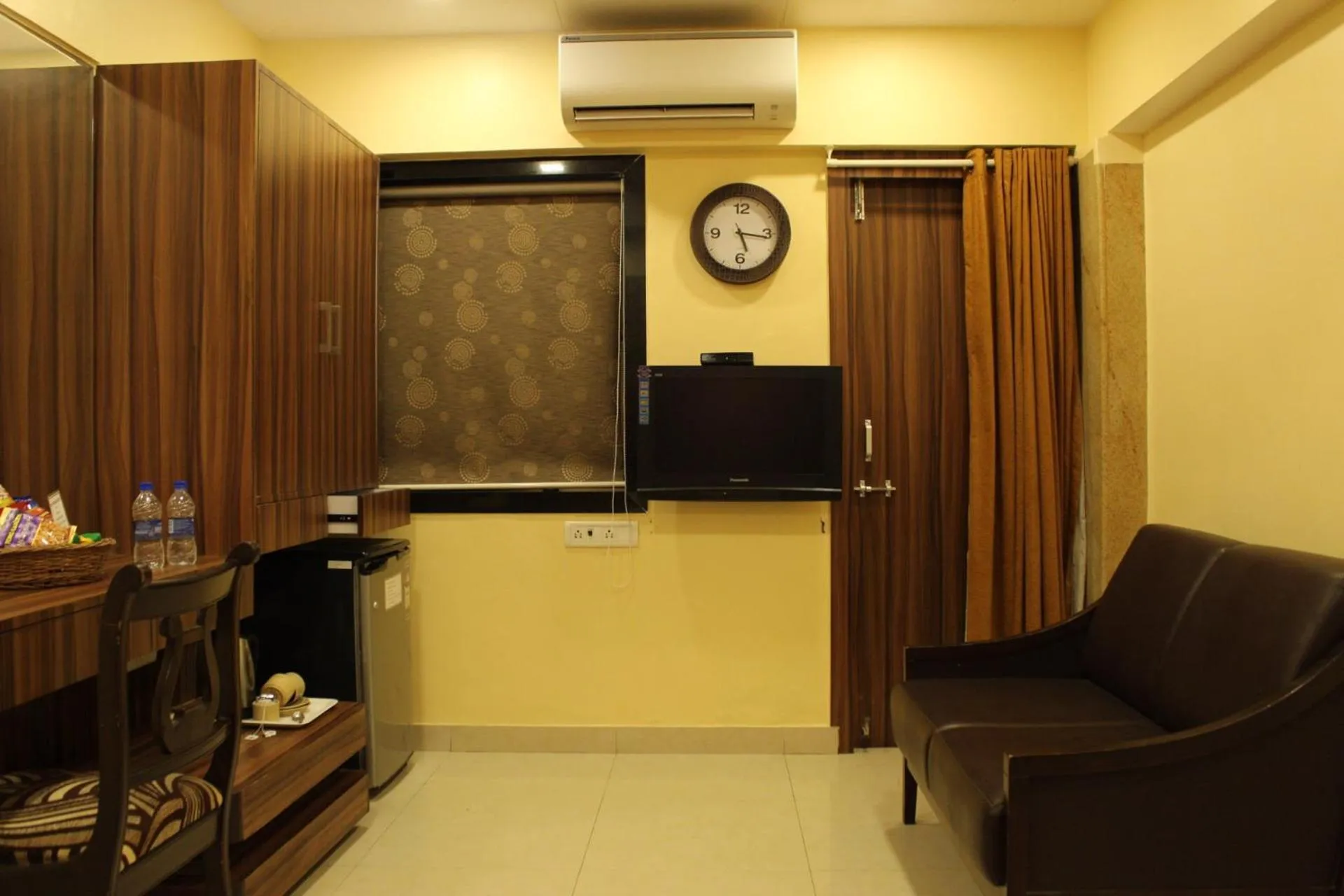 Seating area in Hotel Metro Palace Bandra