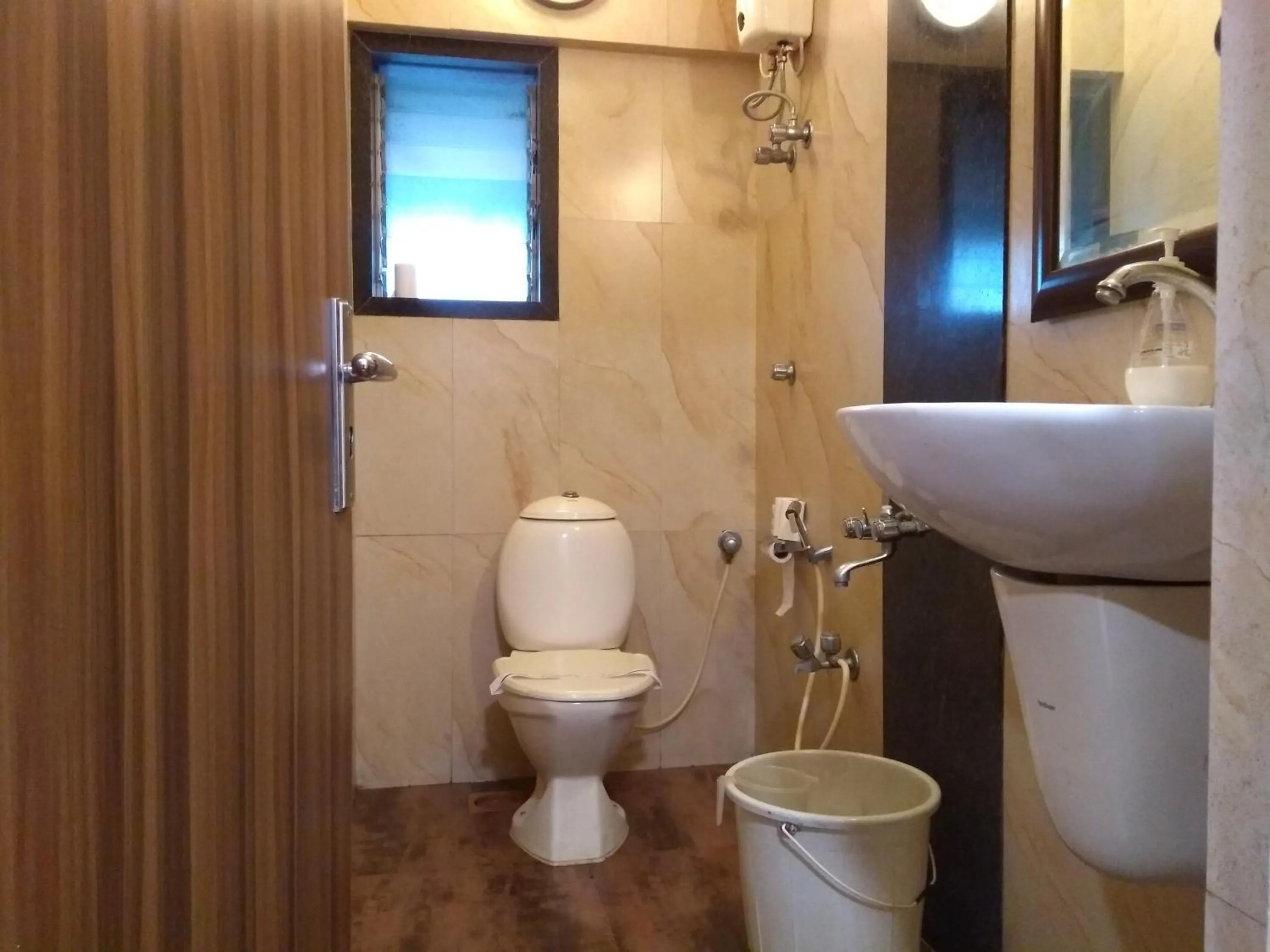 Bathroom in Hotel Metro Palace Bandra