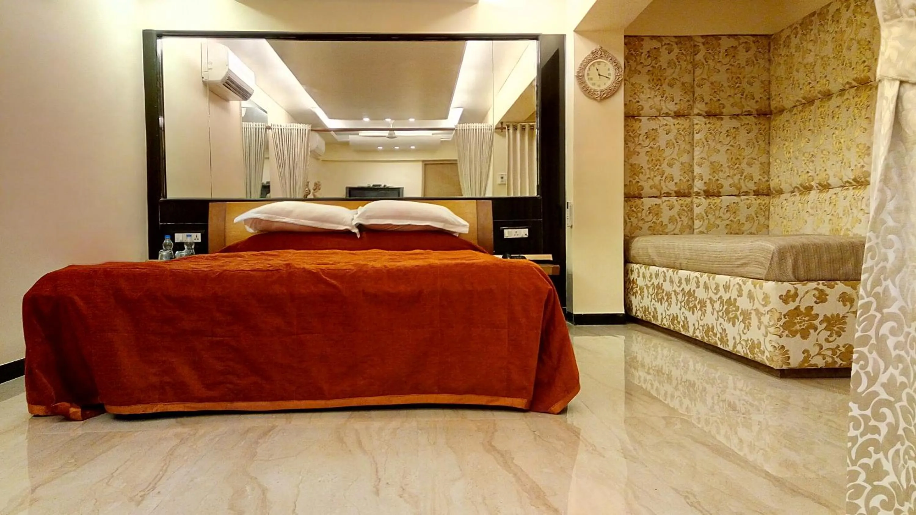 Bed in Hotel Metro Palace Bandra