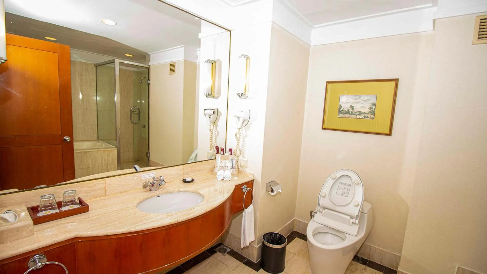 Bathroom in Redtop Hotel & Convention Center