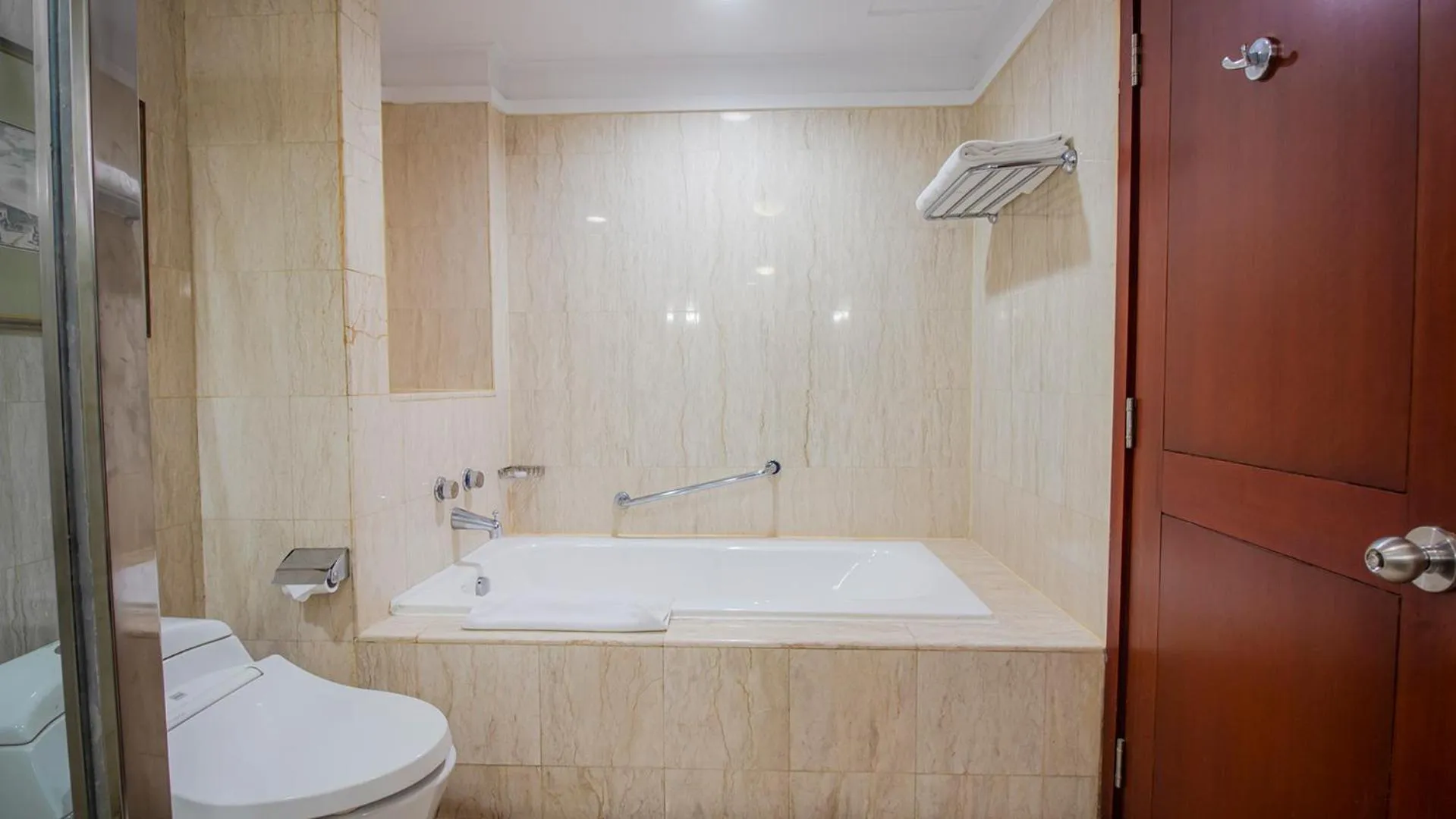 Redtop Hotel & Convention Center