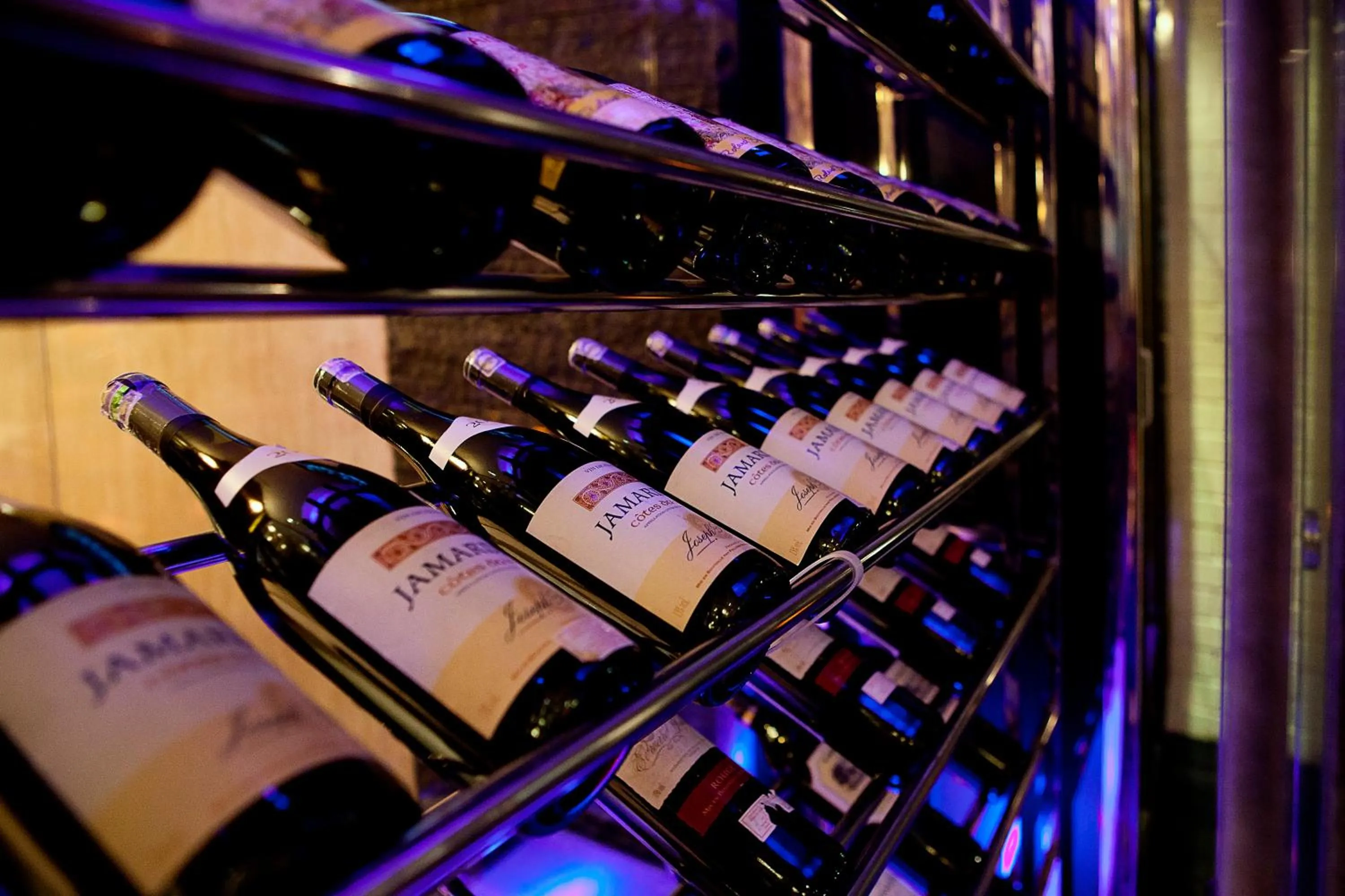 Lounge or bar in Redtop Hotel & Convention Center