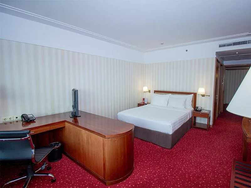 Bed in Redtop Hotel & Convention Center