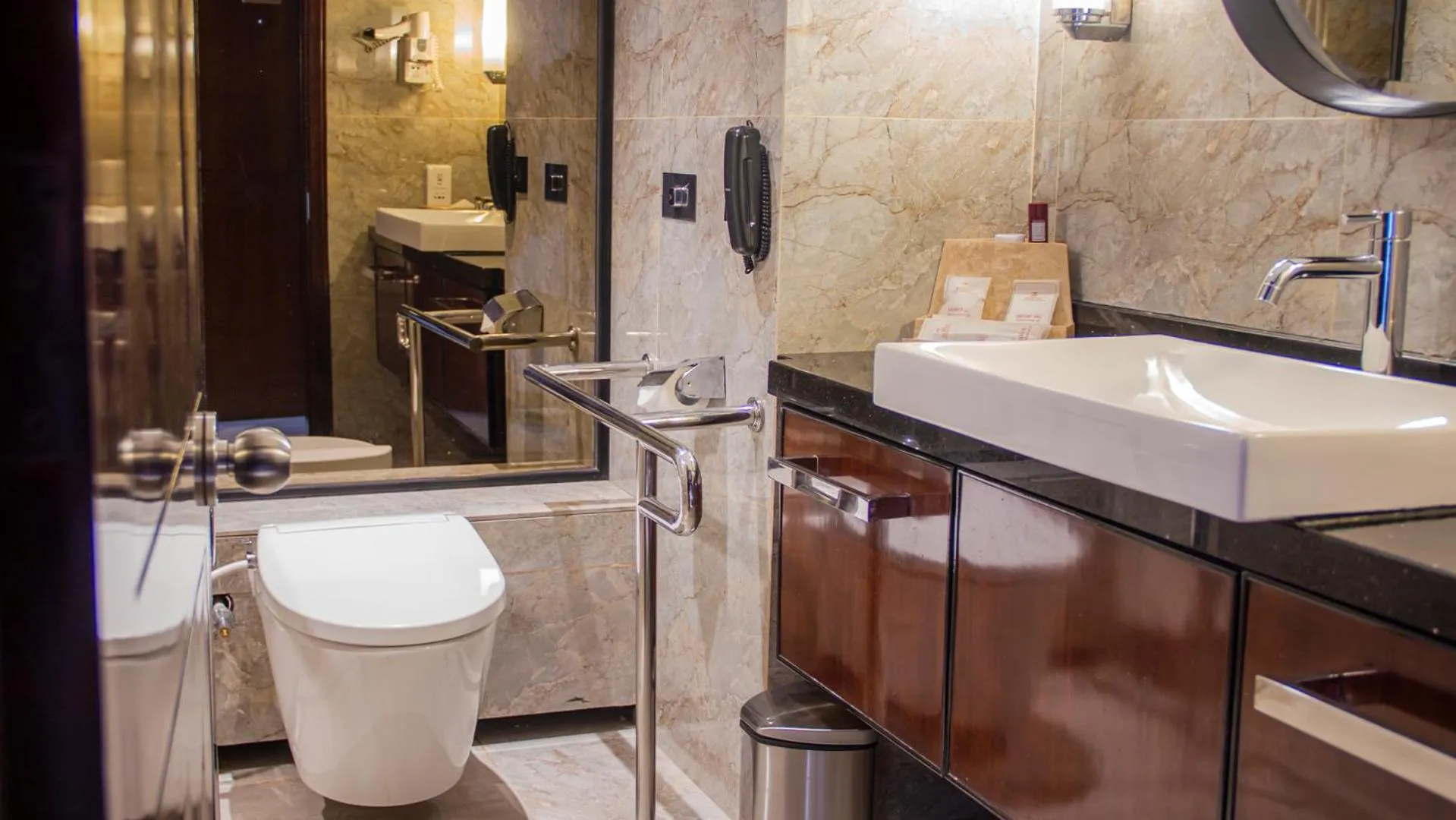 Redtop Hotel & Convention Center