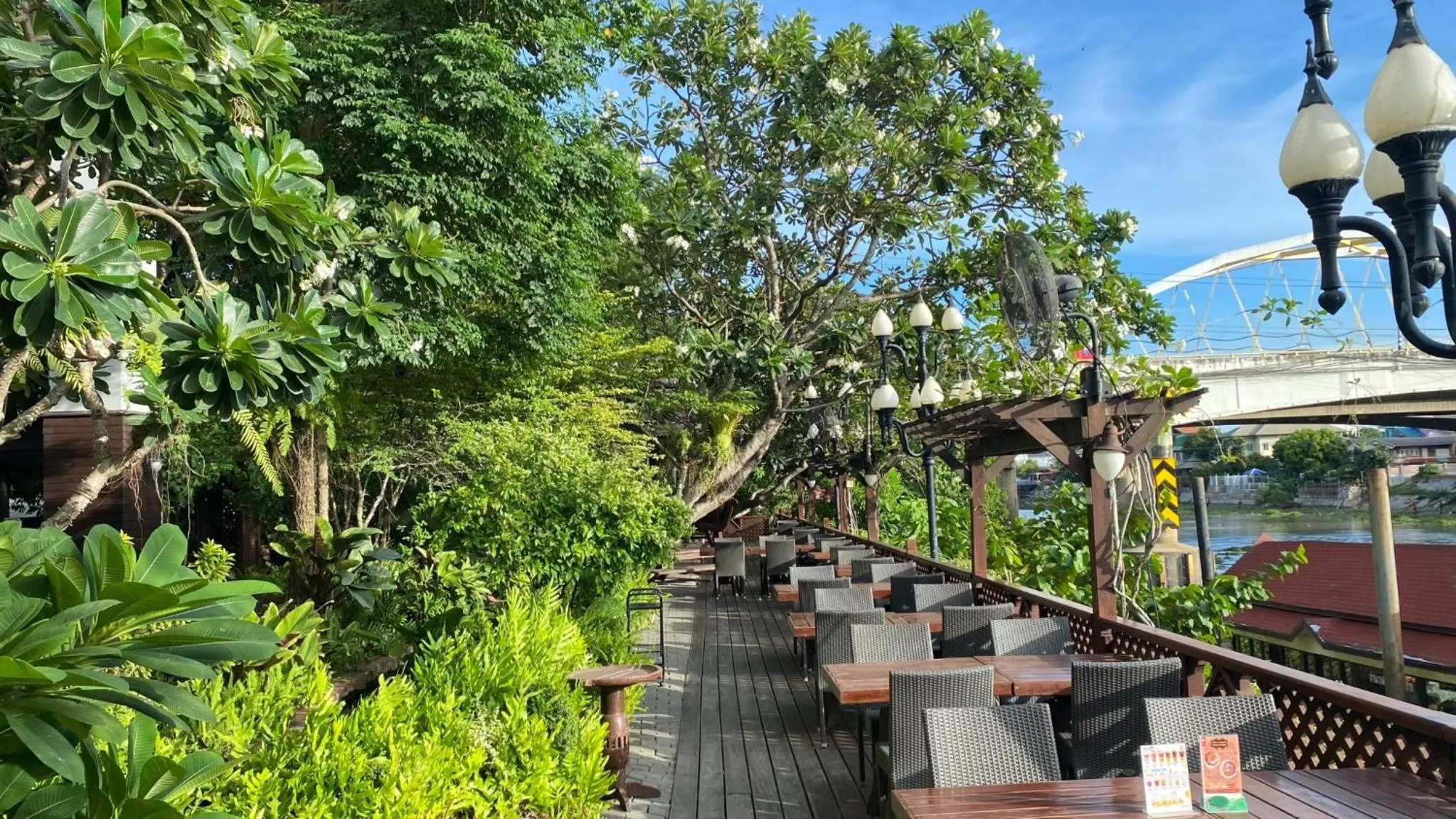 Restaurant/places to eat in Krungsri River Hotel