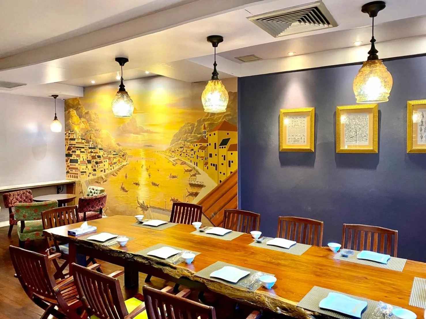 Restaurant/places to eat in Krungsri River Hotel