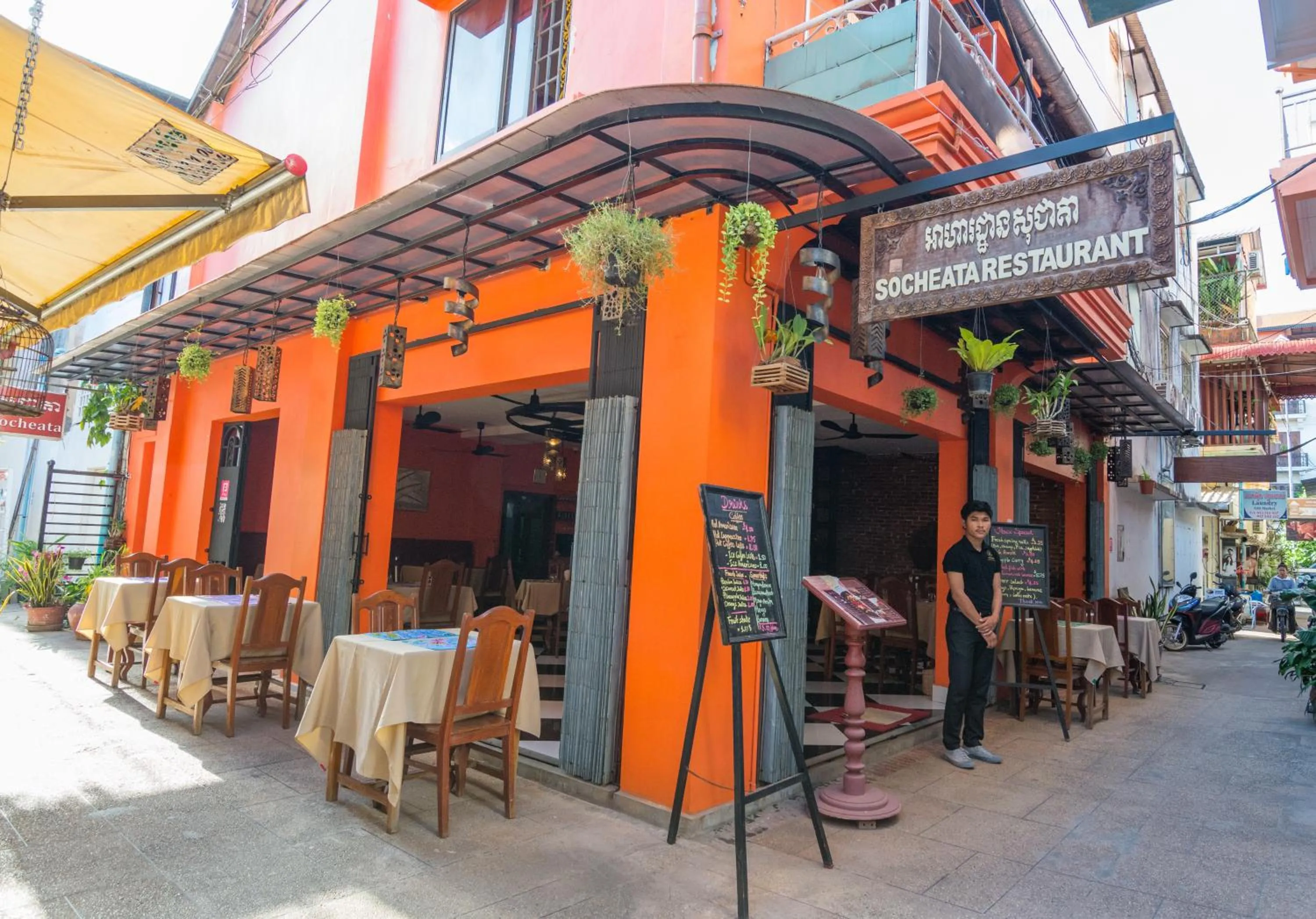 Restaurant/places to eat in Neth Socheata Hotel