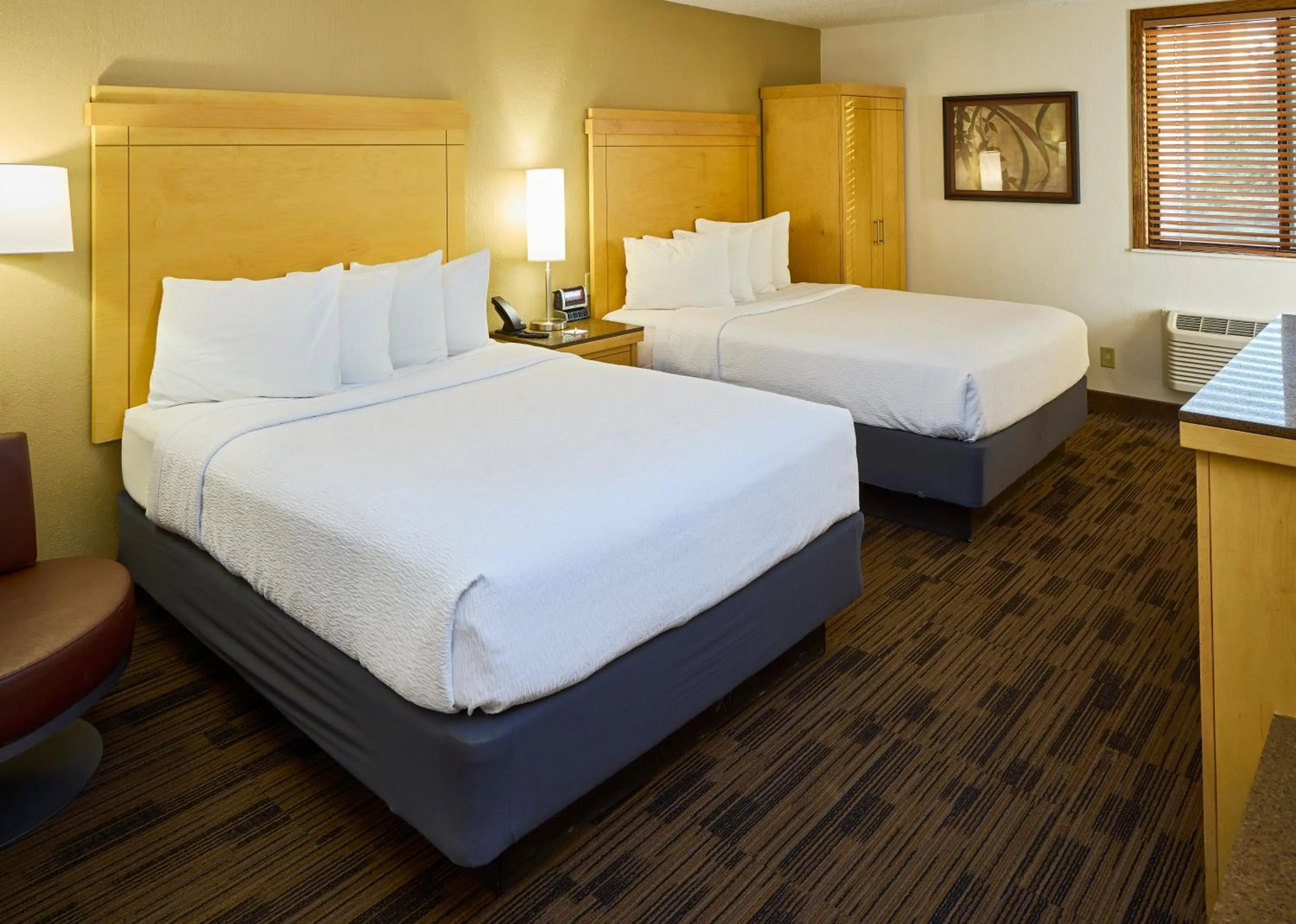 Bed in LivINN Hotel Minneapolis South / Burnsville