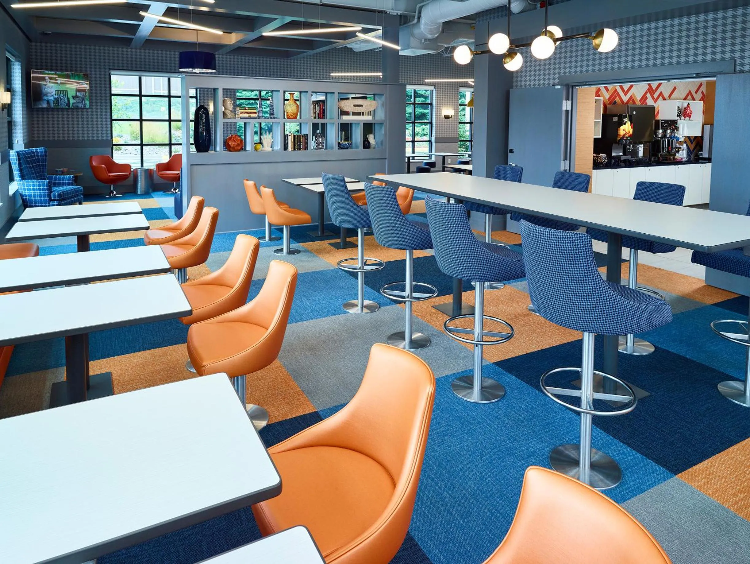 Meals in LivINN Hotel Minneapolis South / Burnsville