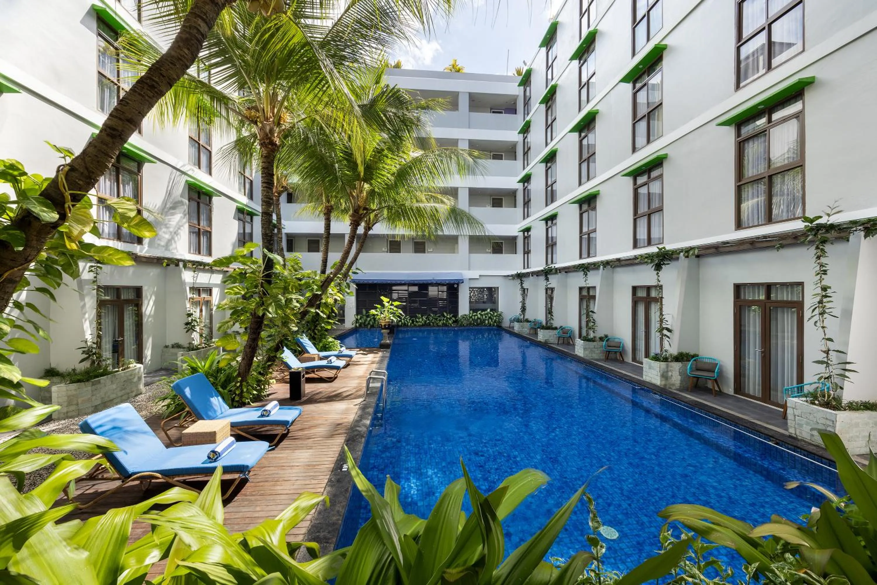 Swimming pool in Wyndham Garden Kuta Beach Bali