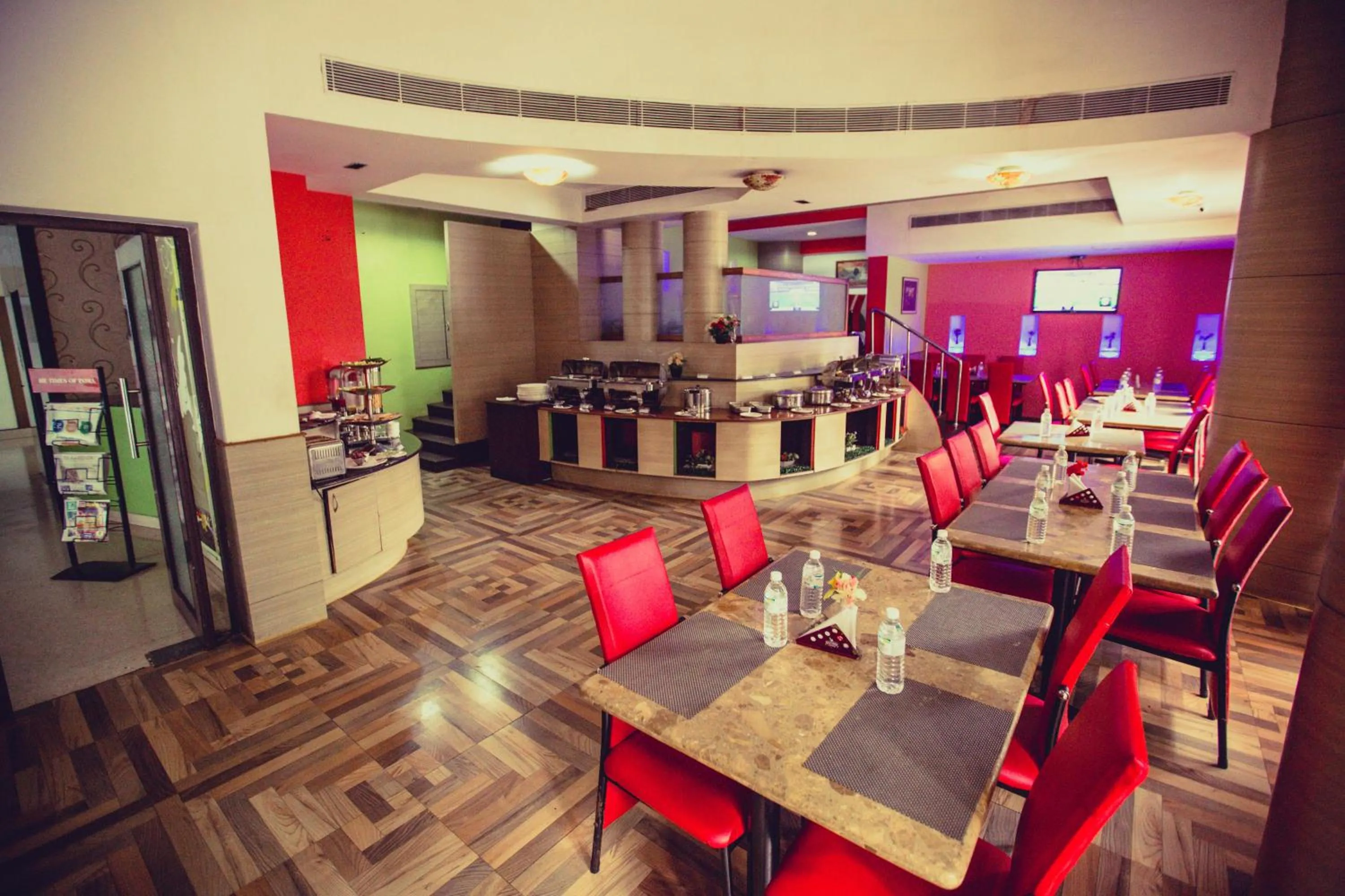 Restaurant/places to eat in Hotel Shelter