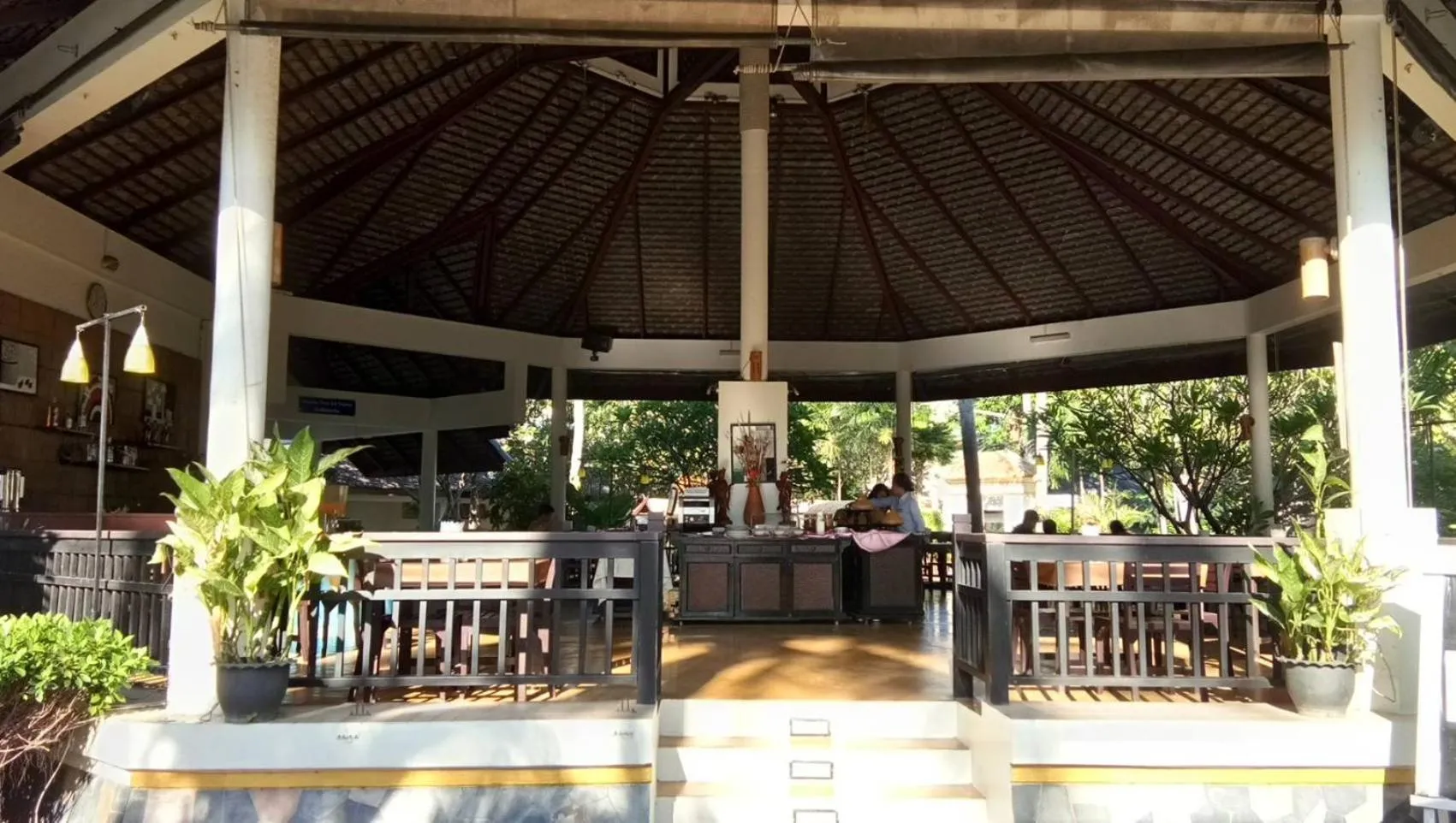 Restaurant/places to eat in Golden Pine Beach Resort