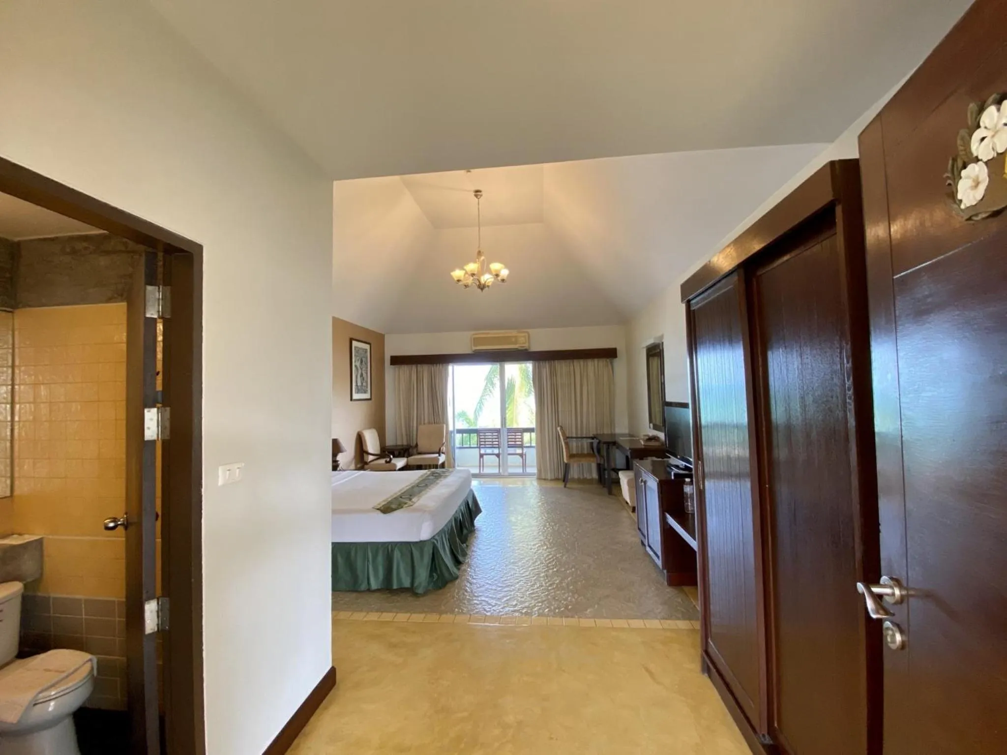 Bedroom, Bed in Golden Pine Beach Resort