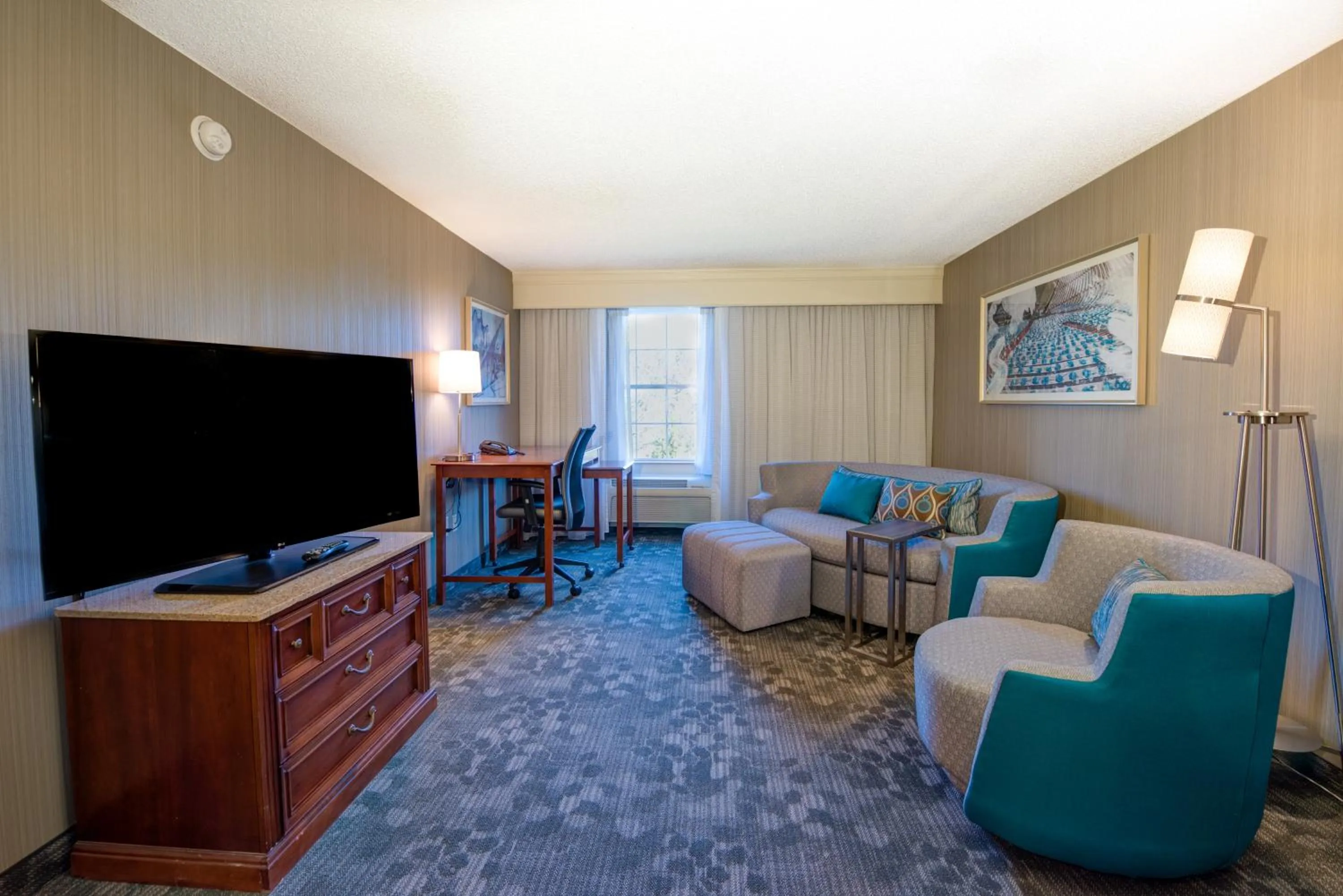 Seating area in Courtyard Chapel Hill