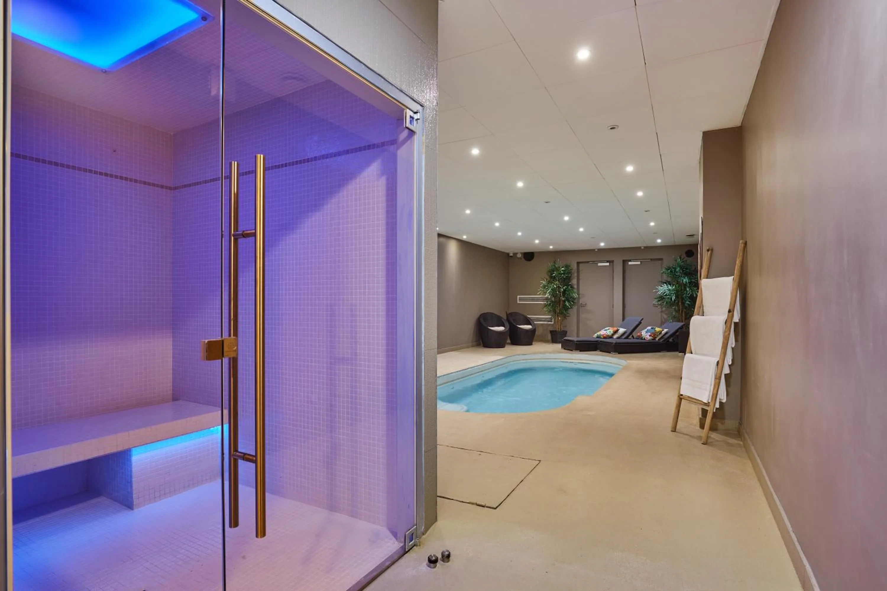 Steam room in Appart Hotel Odalys City Paris XVII