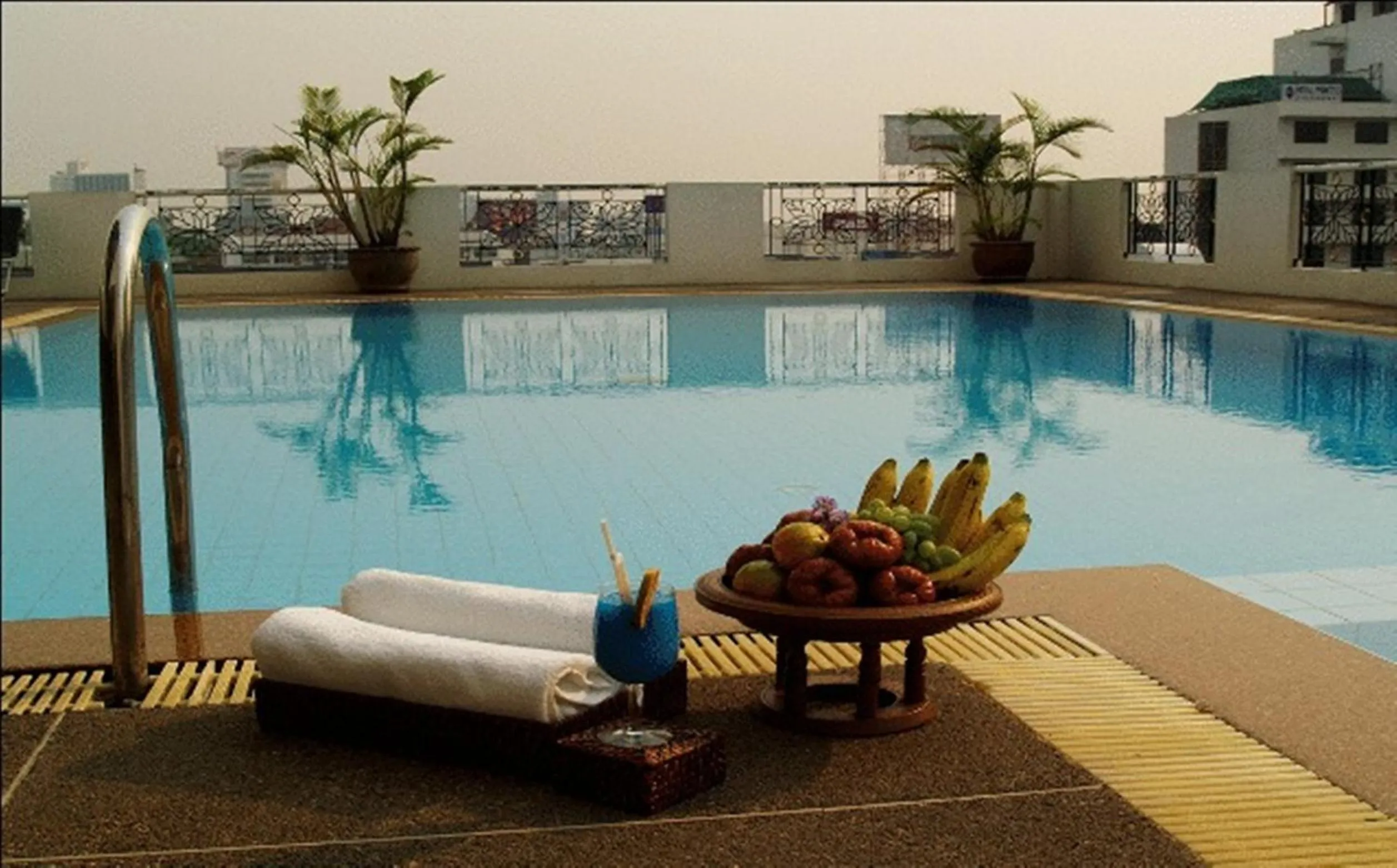 Swimming pool in Royal Lanna Hotel