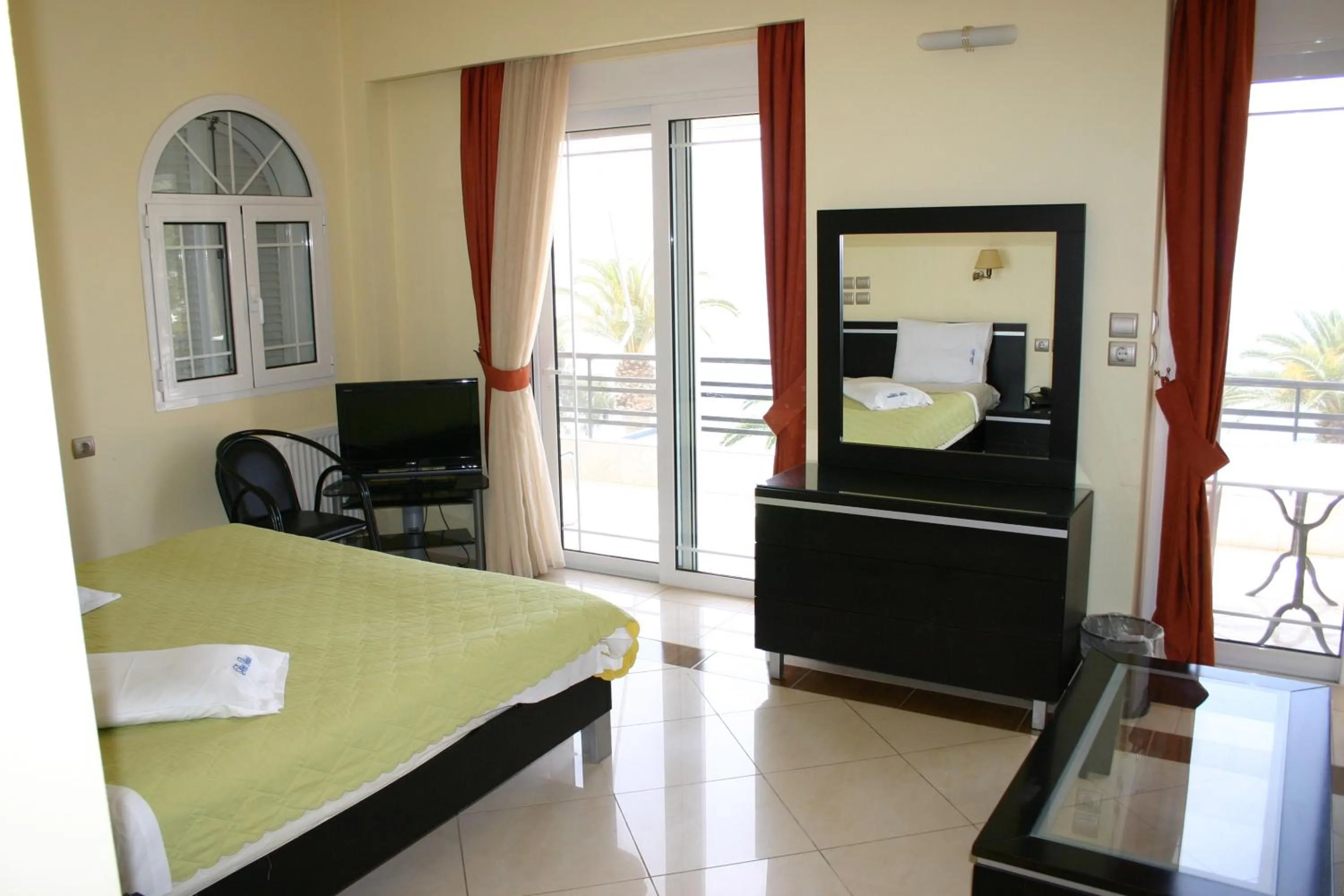 Bed in Petit Palais Hotel