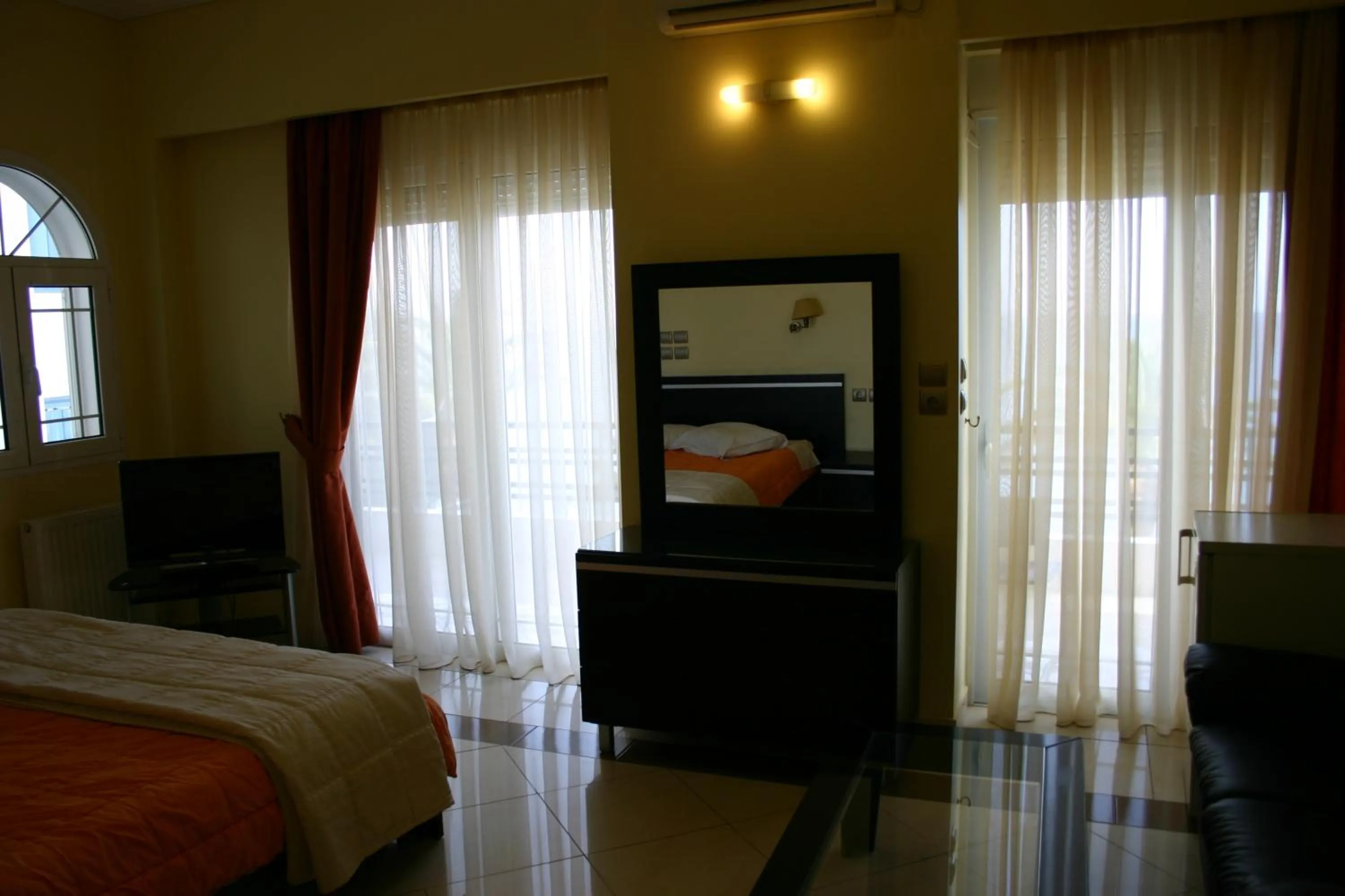 Living room, Bed in Petit Palais Hotel