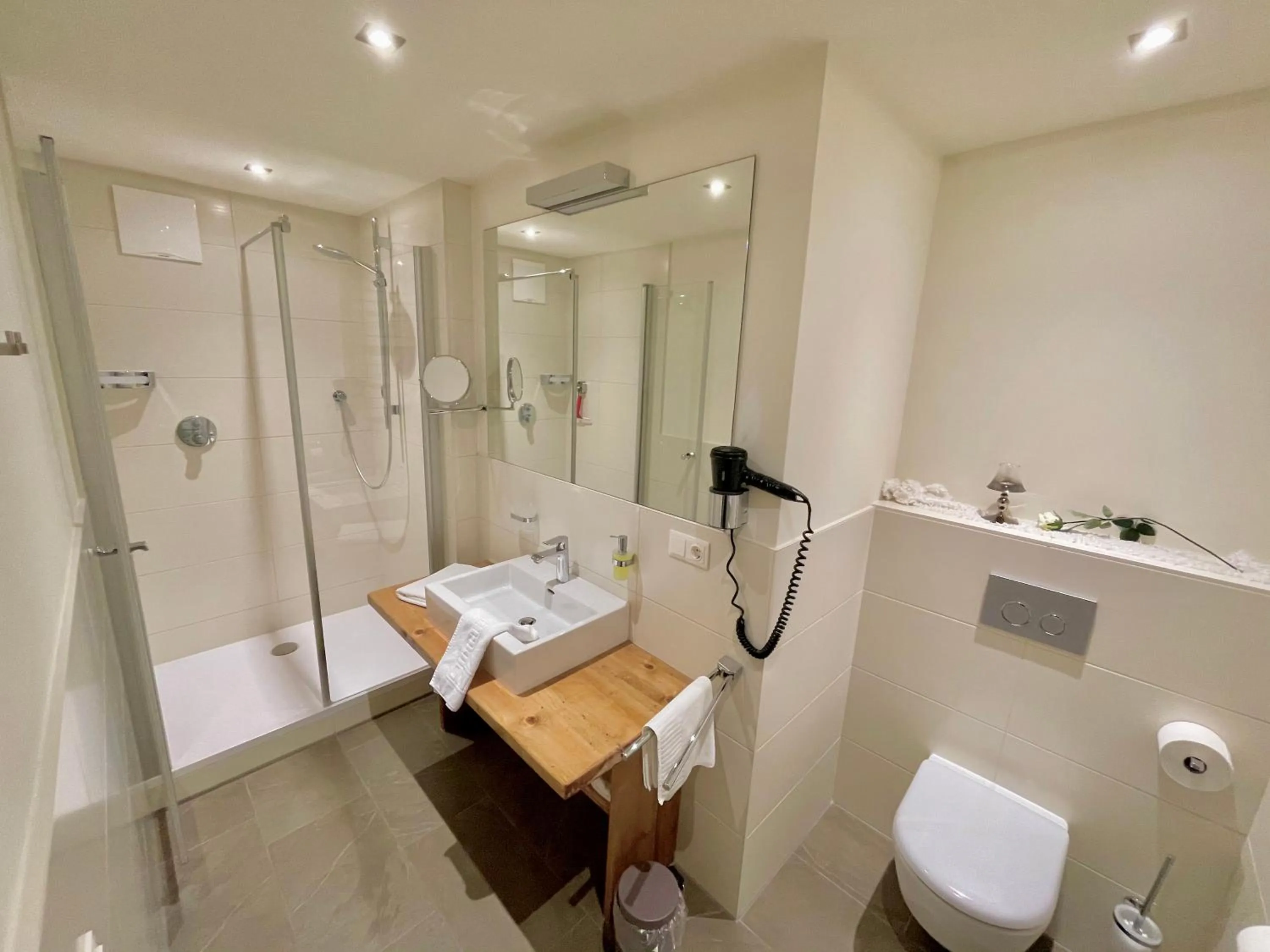 Shower in Aparthotel Krösbacher