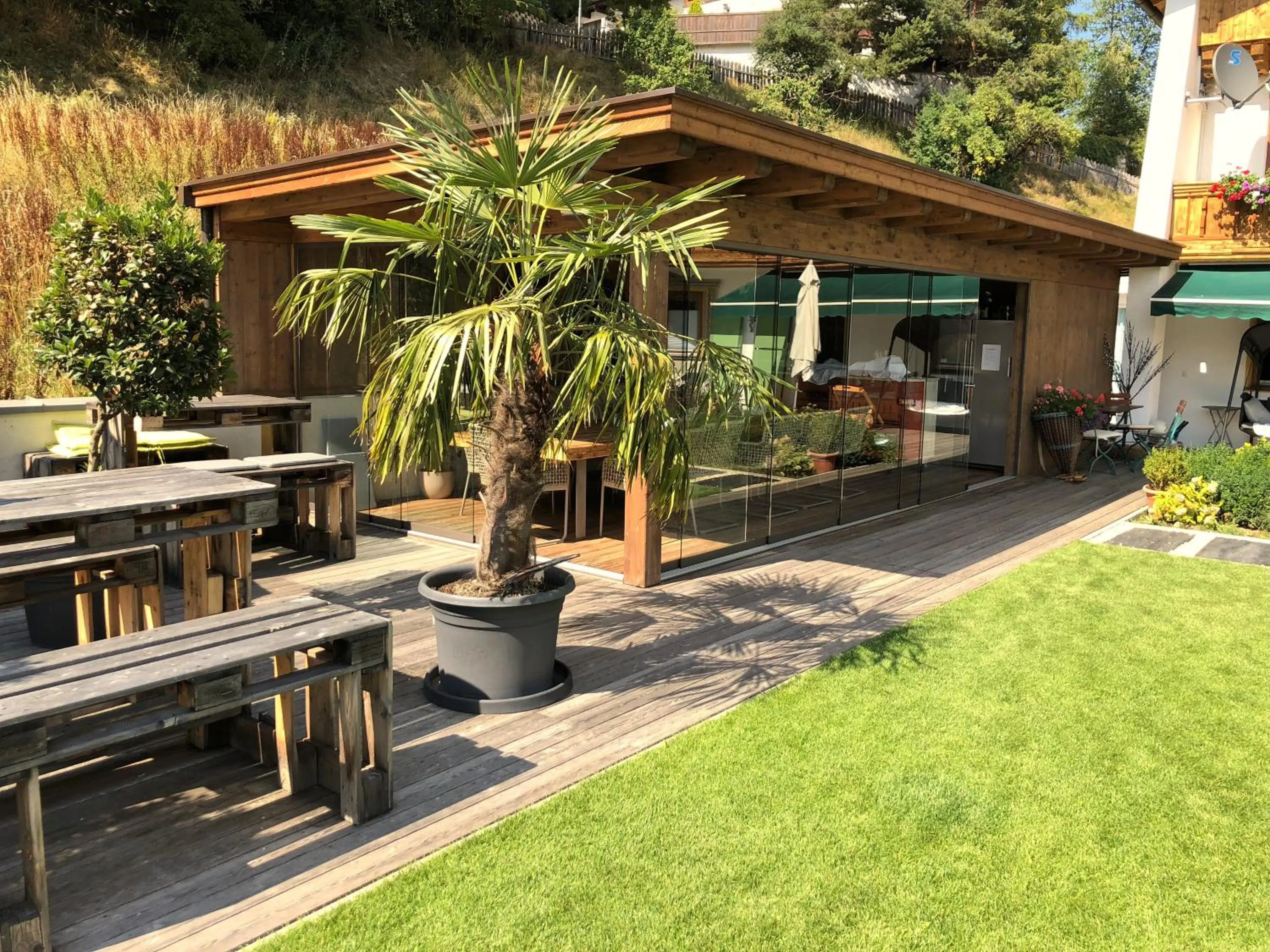 Patio in Aparthotel Krösbacher