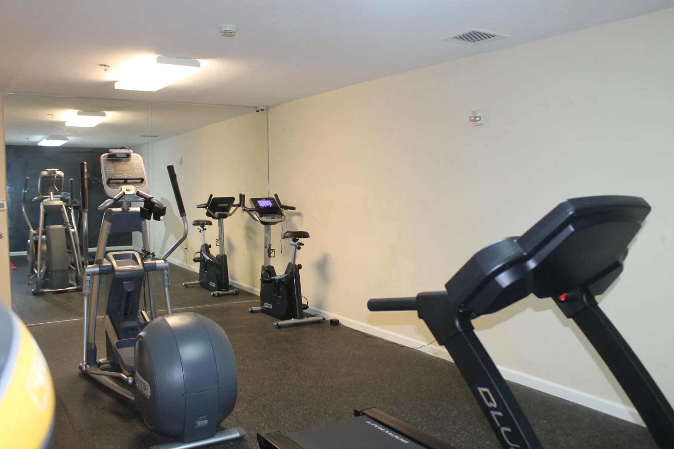 Fitness centre/facilities in Days Inn by Wyndham Budd Lake