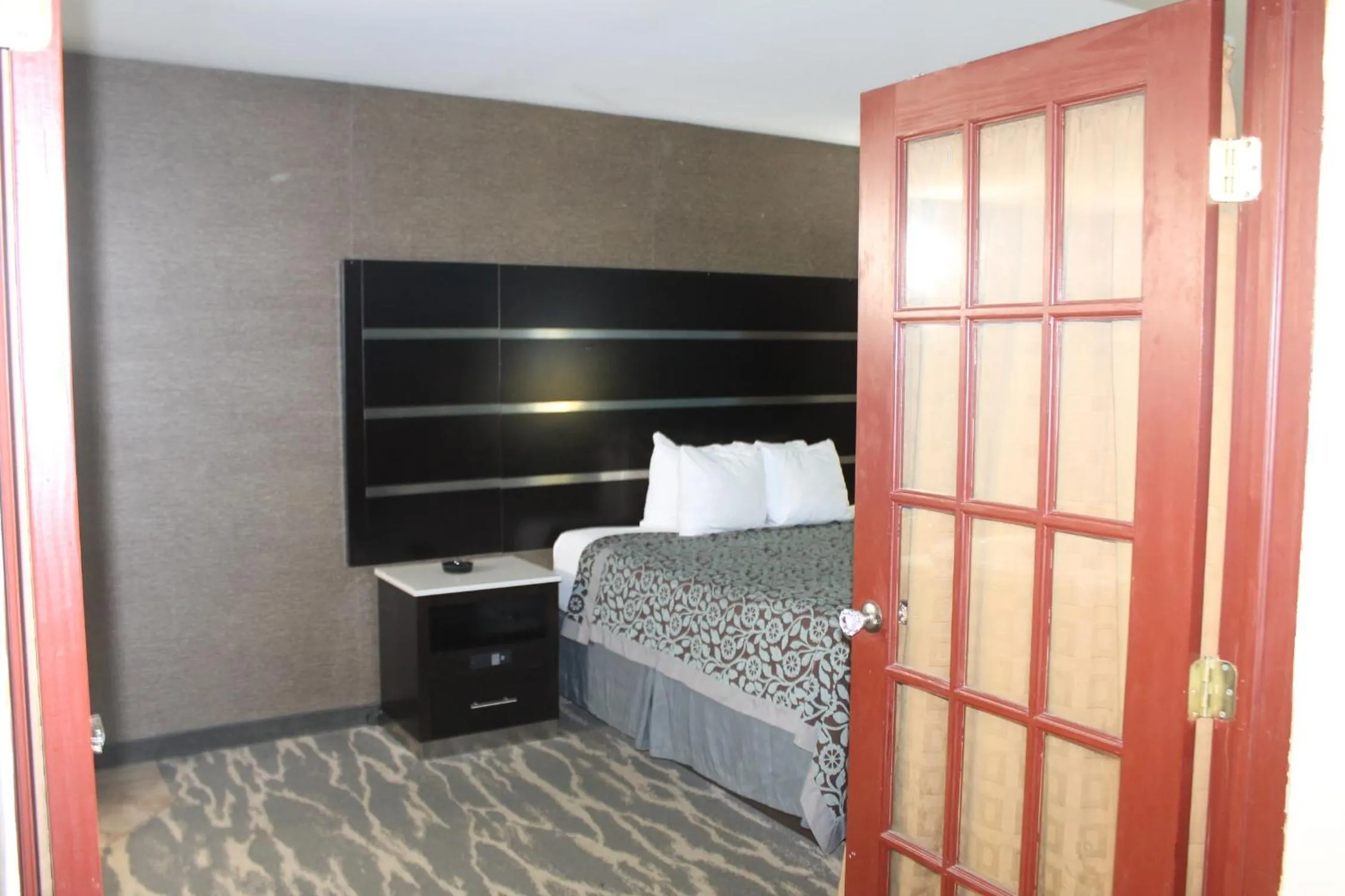 Bed in Days Inn by Wyndham Budd Lake