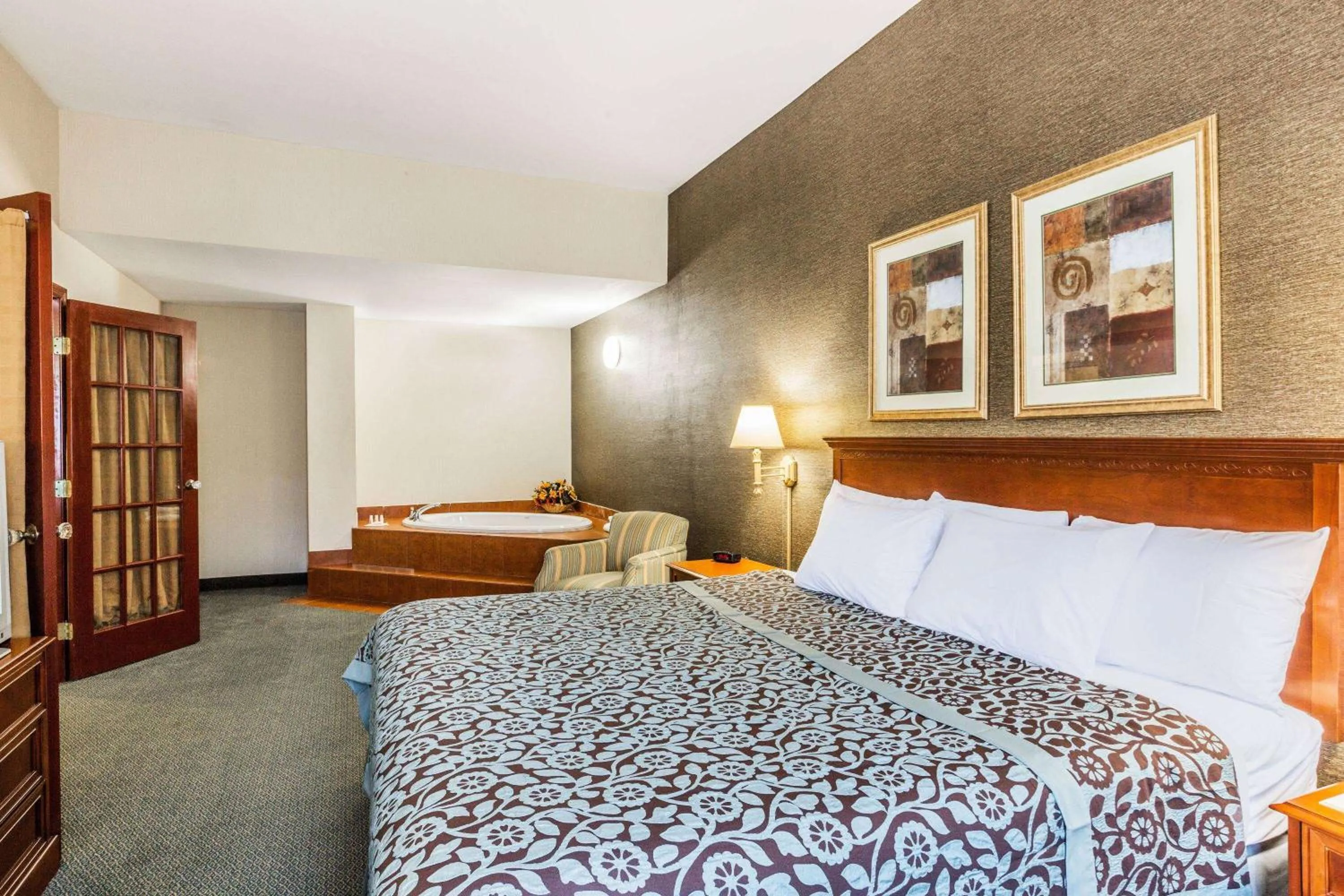 Photo of the whole room, Bed in Days Inn by Wyndham Budd Lake