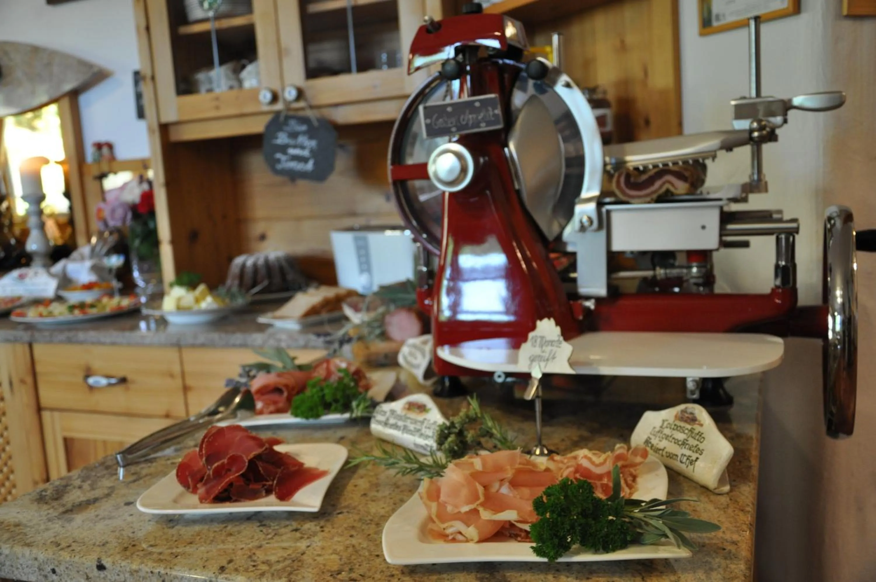 Buffet breakfast in Gmiatliche Stubm